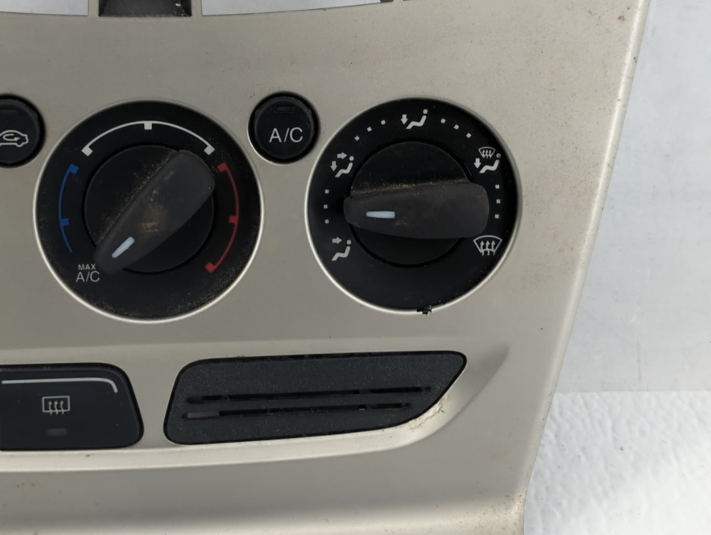2012 Ford Focus Climate Control Module Temperature AC/Heater Replacement P/N:CM5T-19980-AC Fits OEM Used Auto Parts - Oemuse