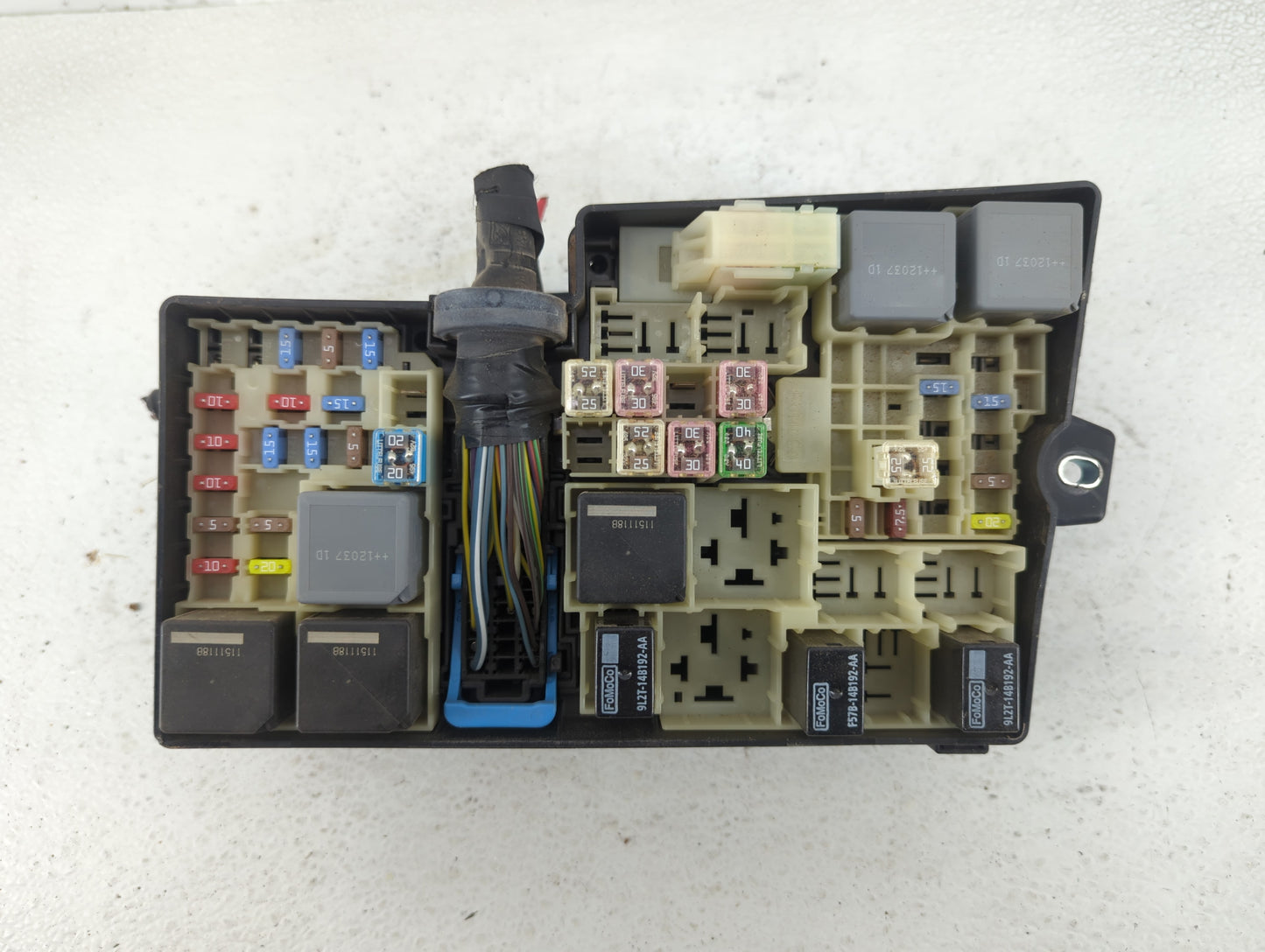 2012-2014 Ford Focus Fusebox Fuse Box Panel Relay Module P/N:AV6T-14A067-AC Fits Fits 2012 2013 2014 OEM Used Auto Parts - O