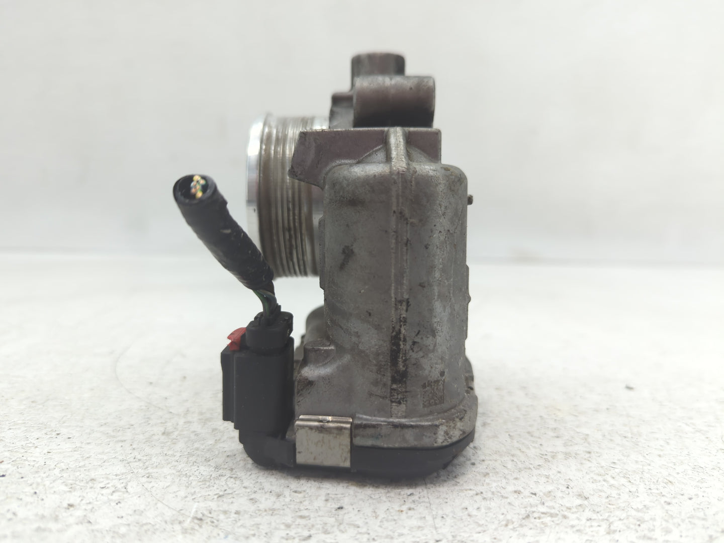2012-2013 Ford Focus Throttle Body P/N:DS7E-9F991-BB Fits Fits 2012 2013 2014 2015 2016 2017 OEM Used Auto Parts - Oemusedau