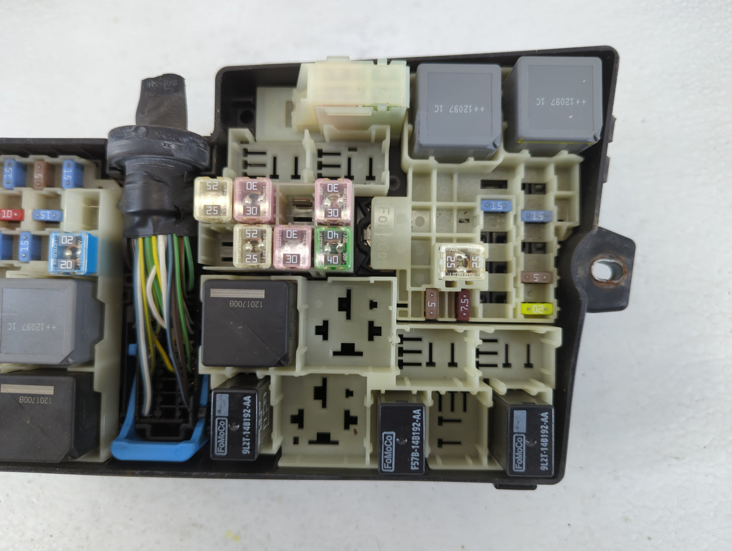2012-2014 Ford Focus Fusebox Fuse Box Panel Relay Module P/N:AV6T-14A067-AC 5B0Q10107 Fits Fits 2012 2013 2014 OEM Used Auto