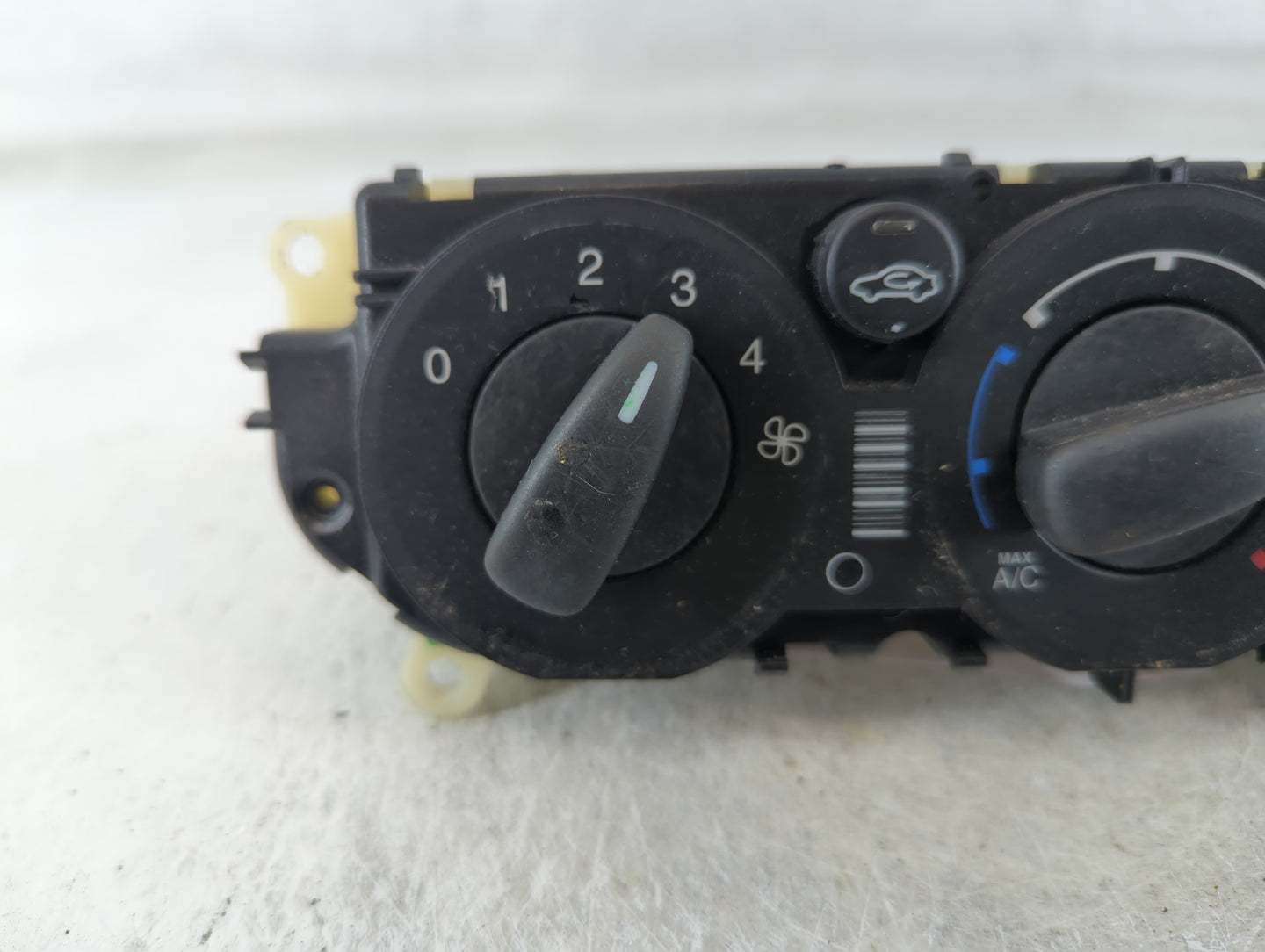 2012 Ford Focus Climate Control Module Temperature AC/Heater Replacement P/N:CM5T-19980-AE Fits OEM Used Auto Parts - Oemuse