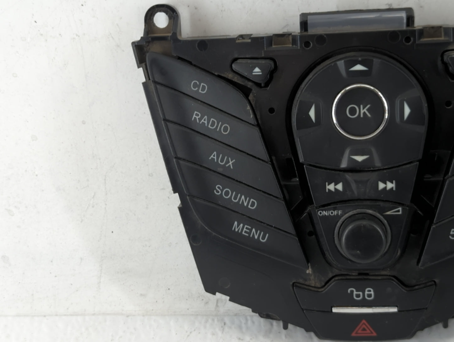 2012-2013 Ford Focus Radio AM FM Cd Player Receiver Replacement P/N:CM5T1BK811AC Fits Fits 2012 2013 OEM Used Auto Parts - O