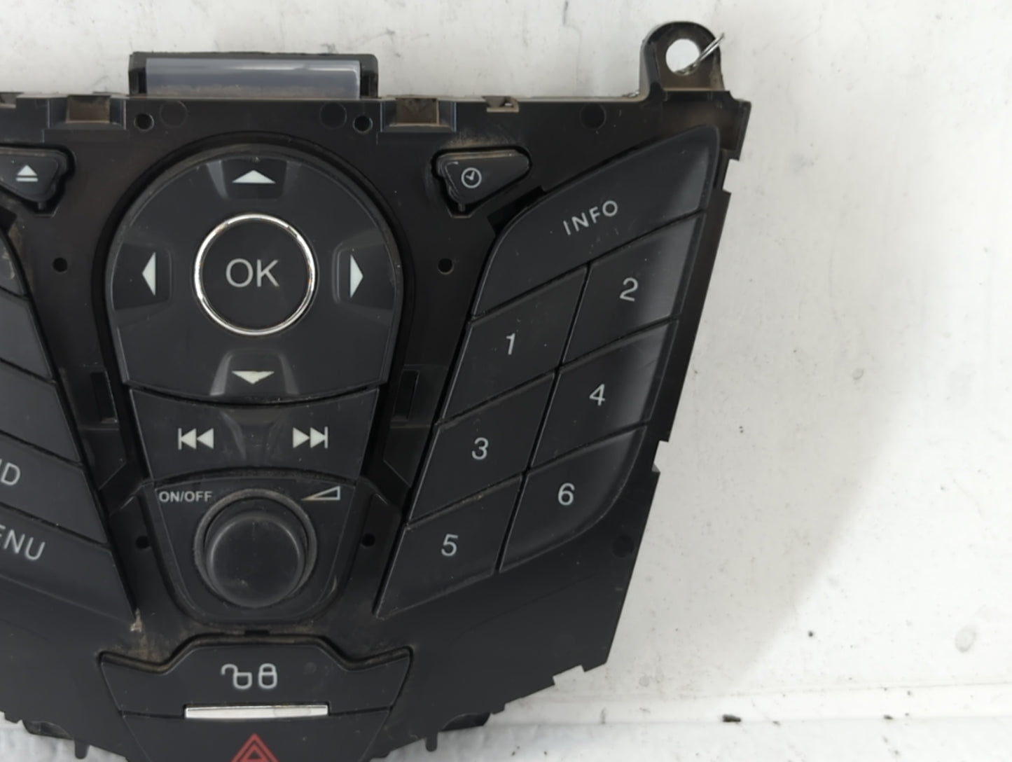 2012-2013 Ford Focus Radio AM FM Cd Player Receiver Replacement P/N:CM5T1BK811AC Fits Fits 2012 2013 OEM Used Auto Parts - O