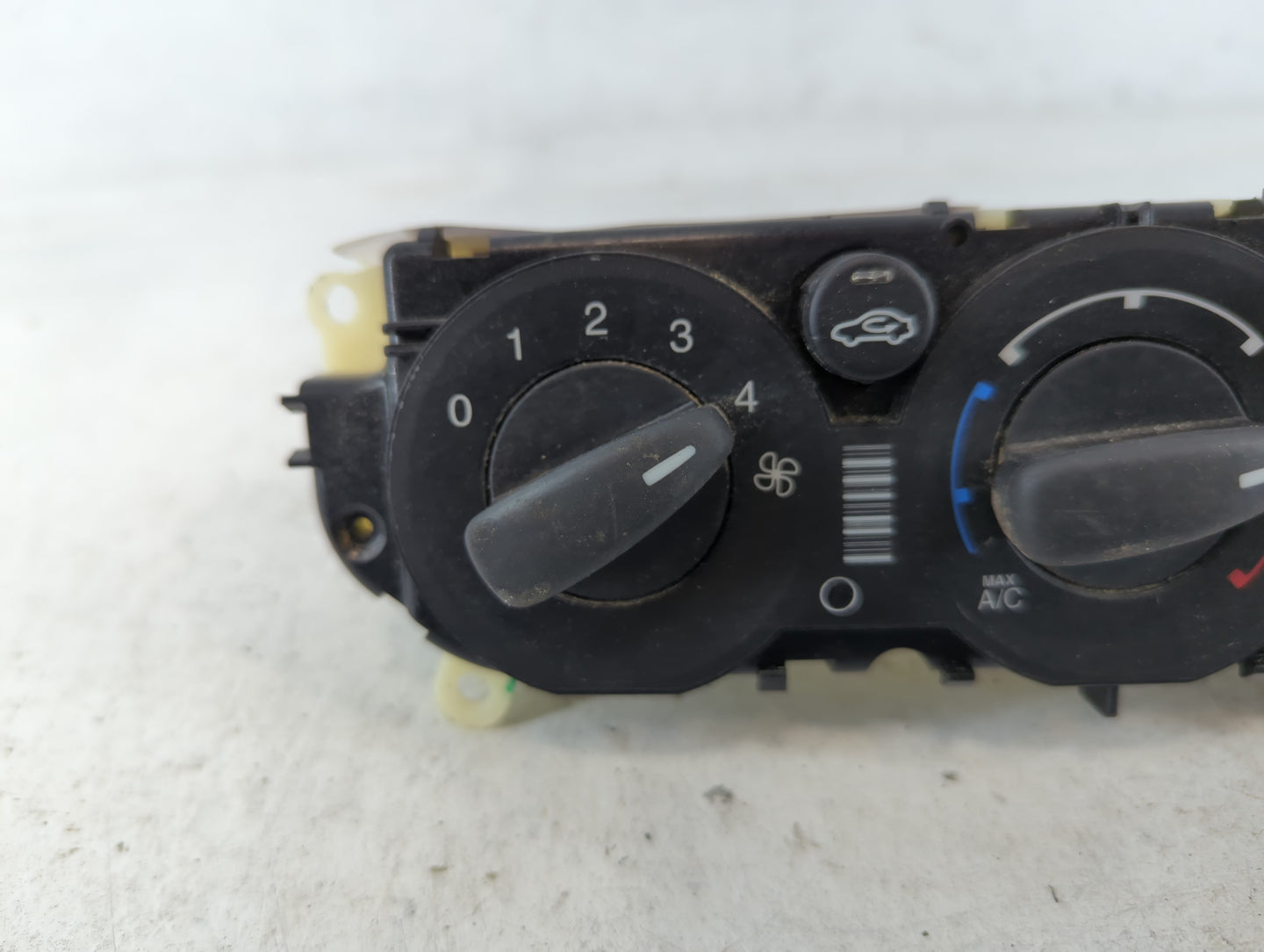 2012 Ford Focus Climate Control Module Temperature AC/Heater Replacement P/N:FD-CM5T-12063011-0403 Fits OEM Used Auto Parts 