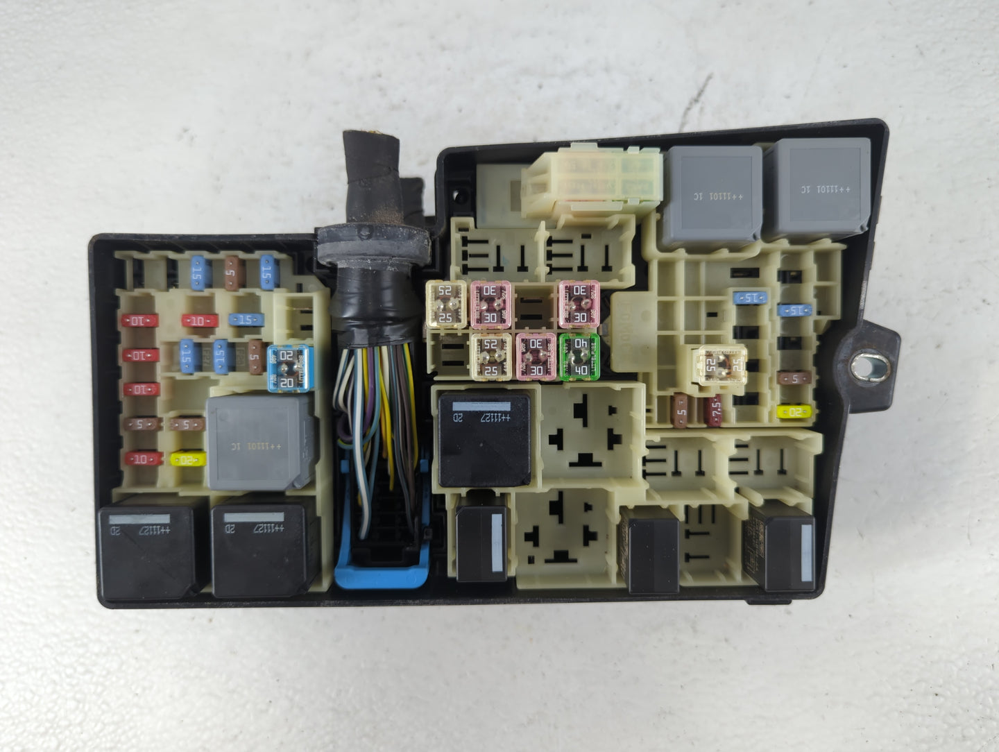 2012-2014 Ford Focus Fusebox Fuse Box Panel Relay Module P/N:5B0Q10107 AV6T-14A067-AB Fits Fits 2012 2013 2014 OEM Used Auto