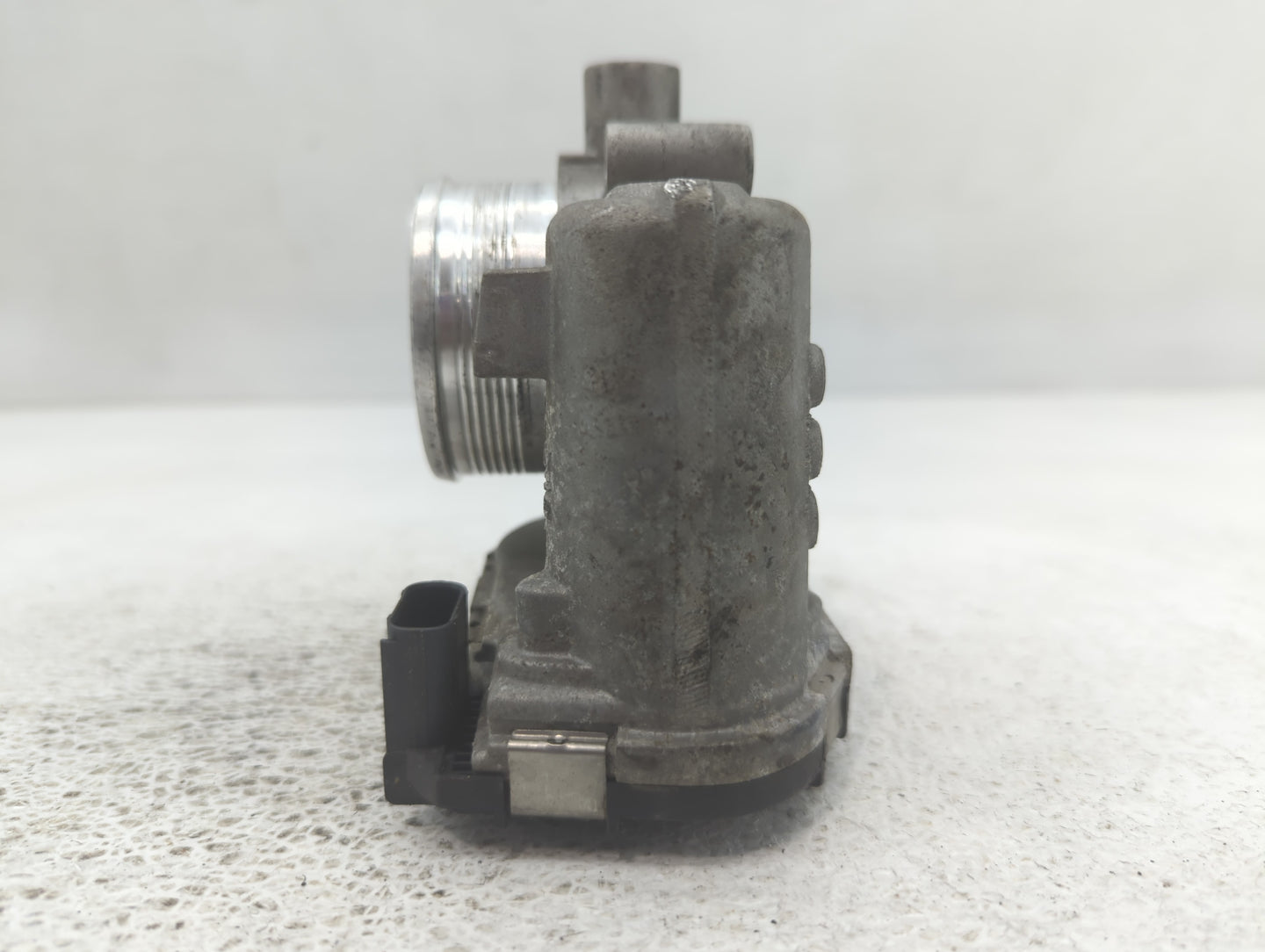 2012-2013 Ford Focus Throttle Body P/N:0 280 750 566 Fits Fits 2012 2013 2014 2015 2016 2017 OEM Used Auto Parts - Oemusedau