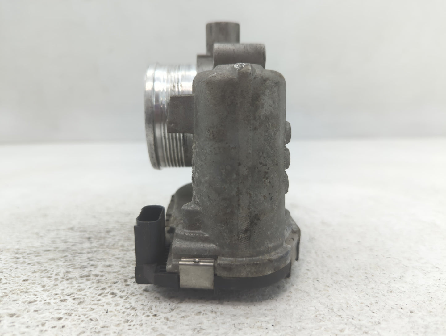 2012-2013 Ford Focus Throttle Body P/N:0 280 750 566 Fits Fits 2012 2013 2014 2015 2016 2017 OEM Used Auto Parts - Oemusedau