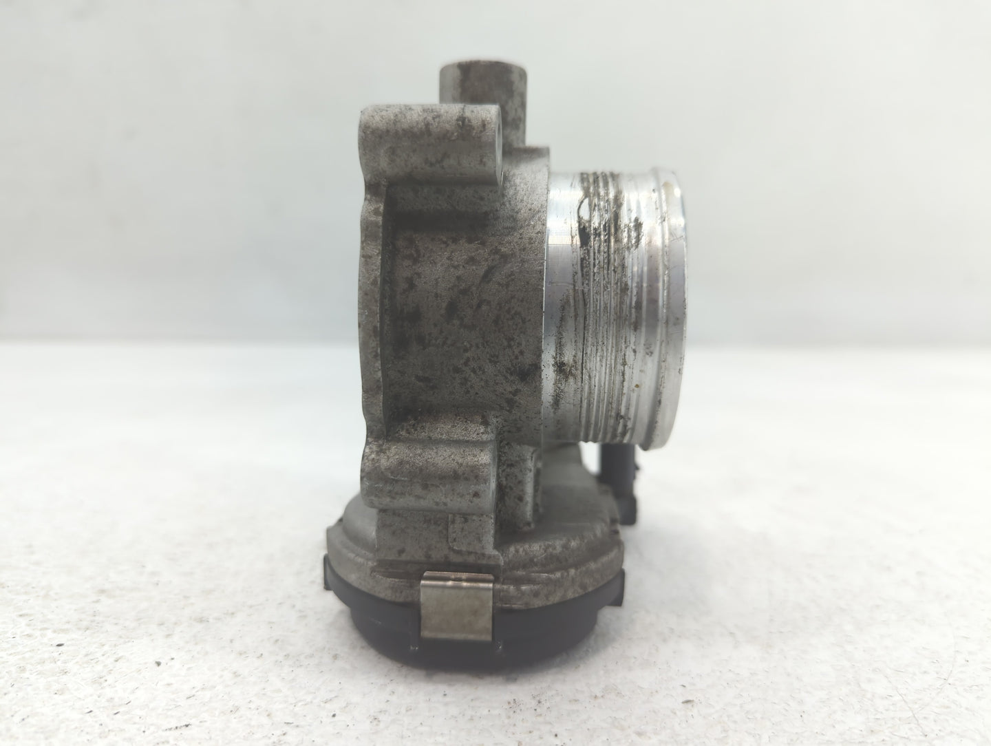 2012-2013 Ford Focus Throttle Body P/N:CMSE 9F991AD Fits Fits 2012 2013 2014 2015 2016 2017 OEM Used Auto Parts - Oemusedaut