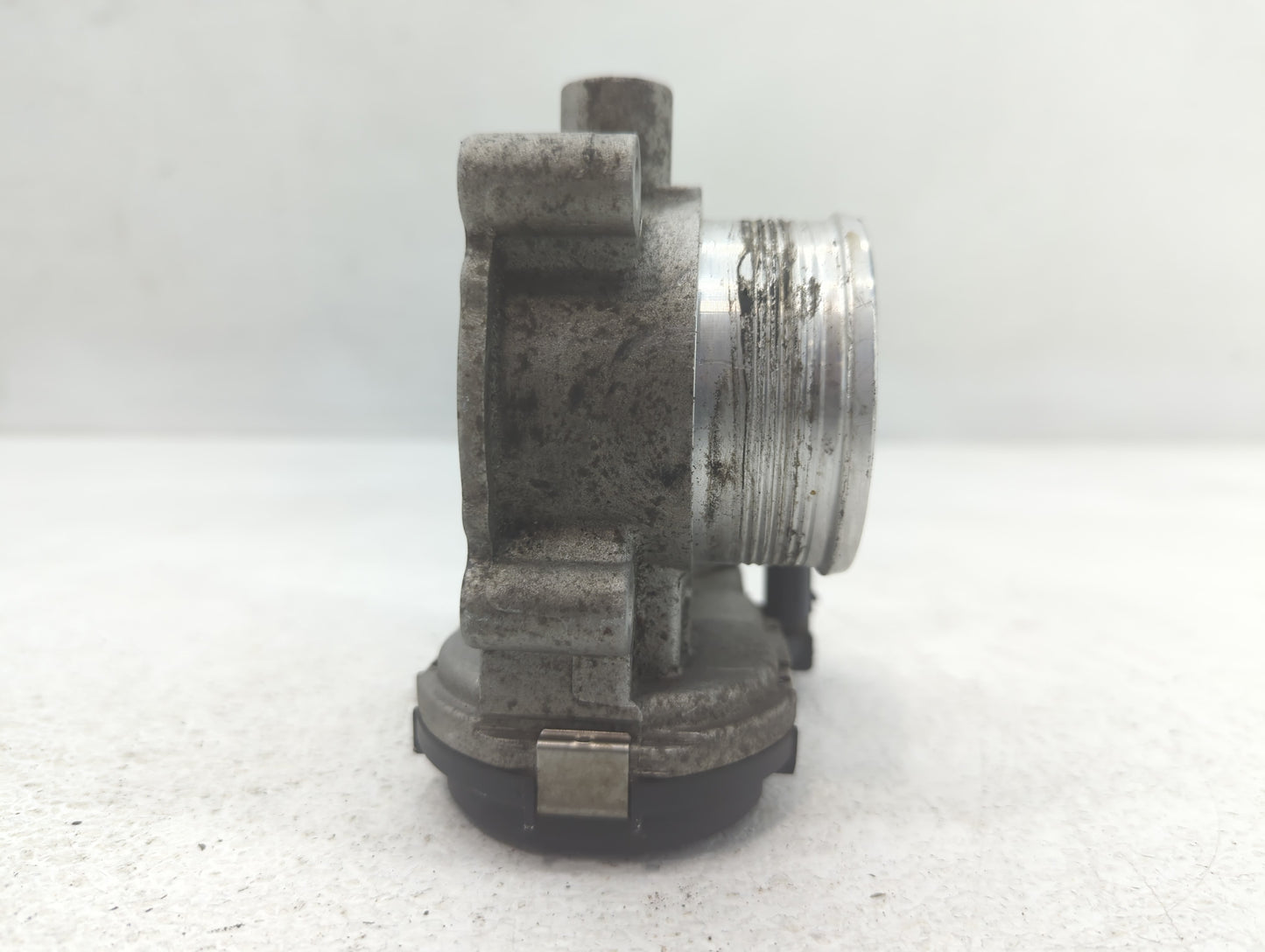 2012-2013 Ford Focus Throttle Body P/N:CMSE 9F991AD Fits Fits 2012 2013 2014 2015 2016 2017 OEM Used Auto Parts - Oemusedaut