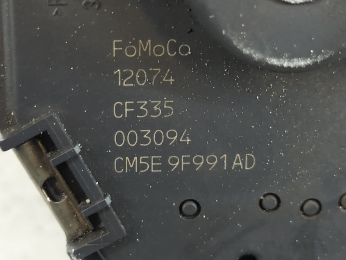 2012-2013 Ford Focus Throttle Body P/N:003094 12074, CM5E 9F991AD Fits Fits 2012 2013 2014 2015 2016 2017 OEM Used Auto Part