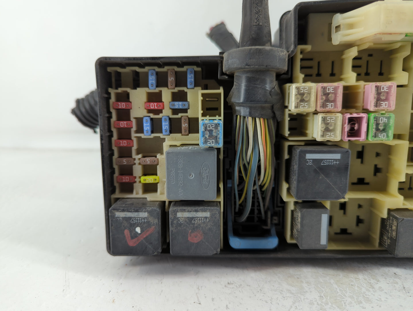 2012-2014 Ford Focus Fusebox Fuse Box Panel Relay Module P/N:AV6T-14A076-AB 19197 000 001 Fits Fits 2012 2013 2014 OEM Used 