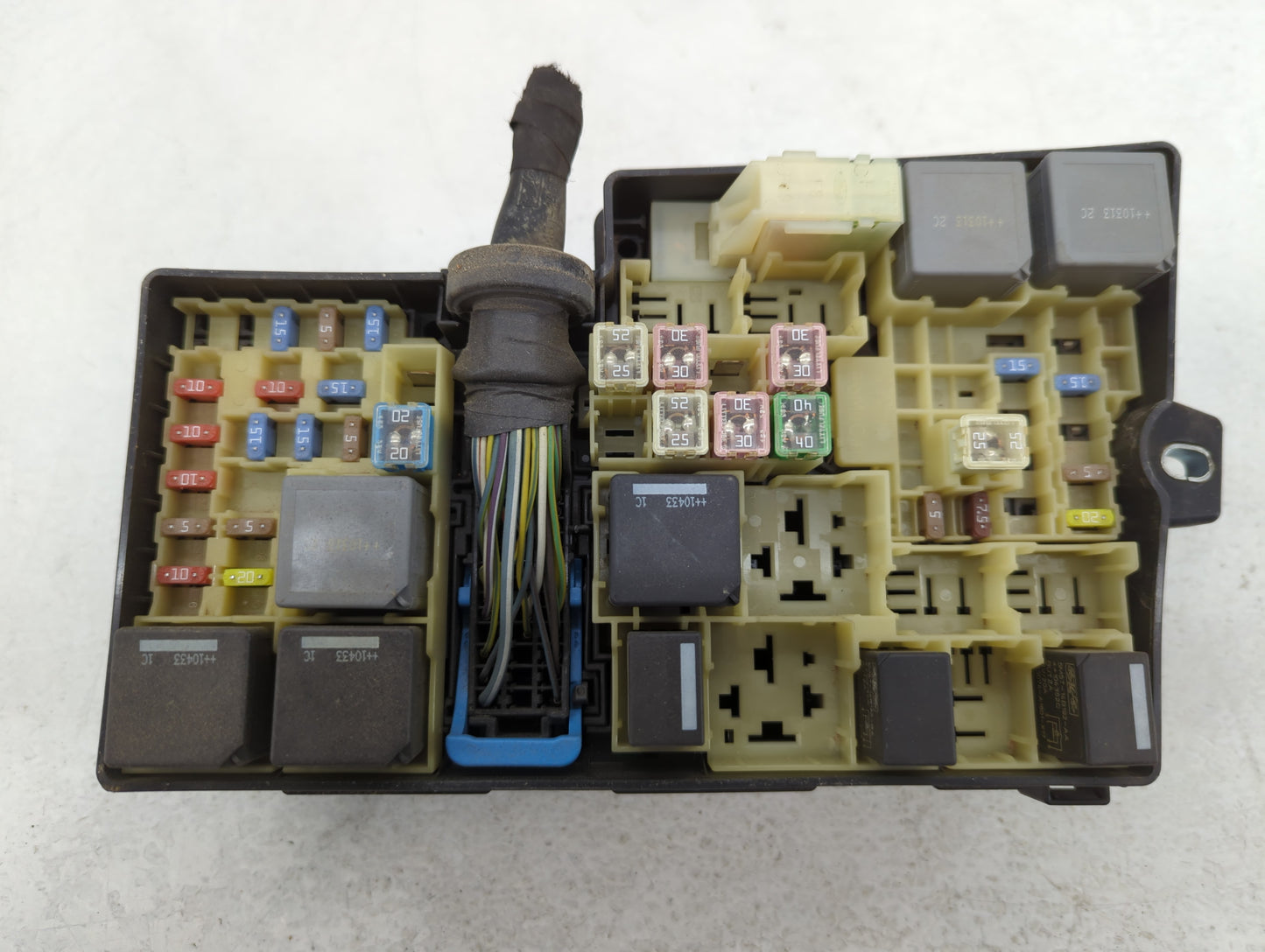 2012-2014 Ford Focus Fusebox Fuse Box Panel Relay Module P/N:5B0Q10107 AV6T-14A067-AB Fits Fits 2012 2013 2014 OEM Used Auto