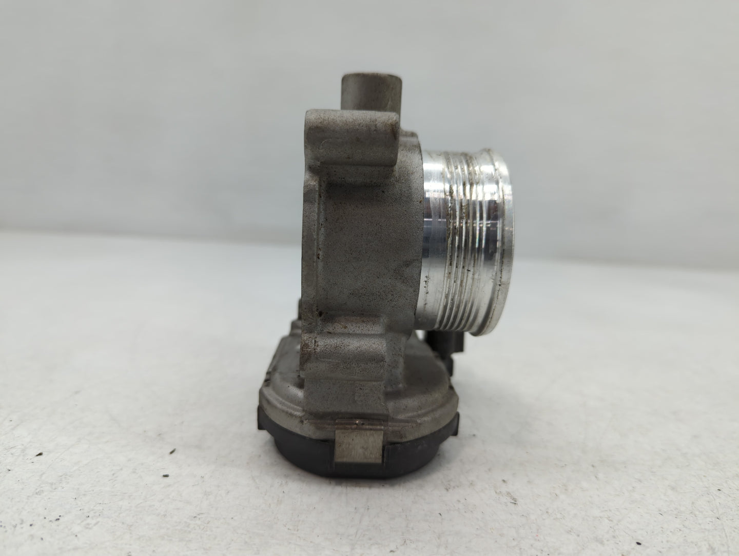 2012-2013 Ford Focus Throttle Body P/N:0 280 750 585 Fits Fits 2012 2013 2014 2015 2016 2017 OEM Used Auto Parts - Oemusedau