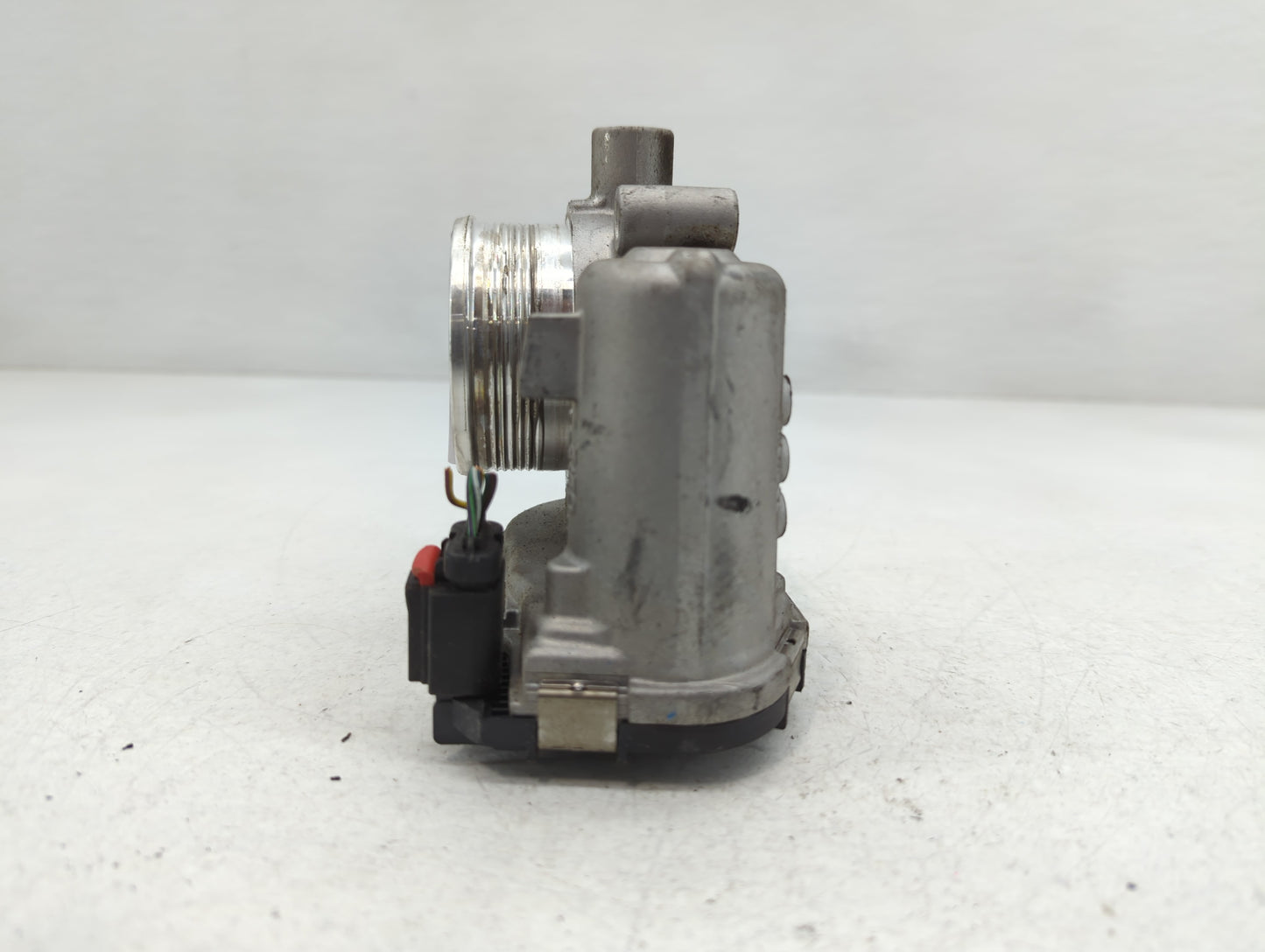 2012-2013 Ford Focus Throttle Body P/N:0 280 750 585 Fits Fits 2012 2013 2014 2015 2016 2017 OEM Used Auto Parts - Oemusedau