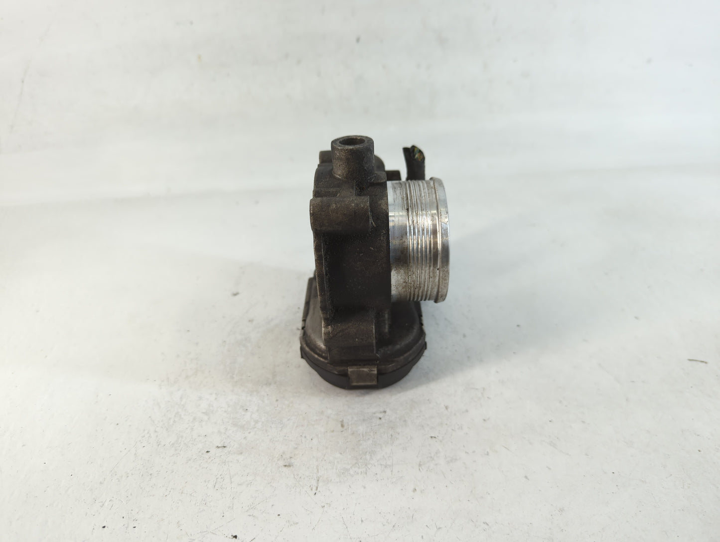 2012-2013 Ford Focus Throttle Body P/N:CM5E 9F991 AD Fits Fits 2012 2013 2014 2015 2016 2017 OEM Used Auto Parts - Oemusedau