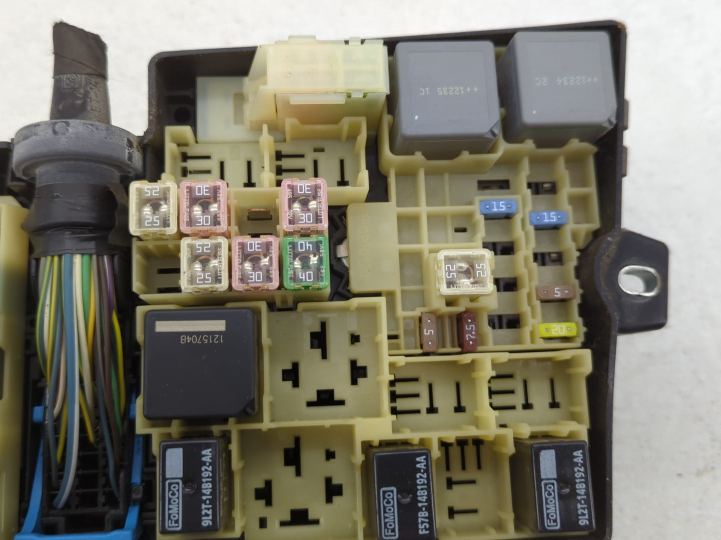 2012-2014 Ford Focus Fusebox Fuse Box Panel Relay Module P/N:5B0Q10107 AV6T-14A067-AC Fits Fits 2012 2013 2014 OEM Used Auto