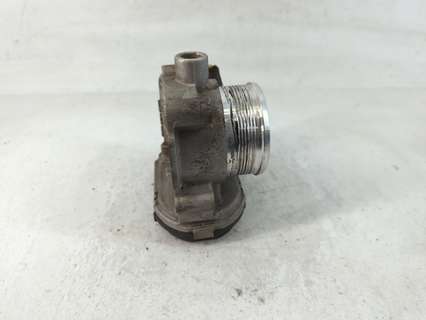 2012-2013 Ford Focus Throttle Body P/N:CM5E 9F991 AD Fits Fits 2012 2013 2014 2015 2016 2017 OEM Used Auto Parts - Oemusedau