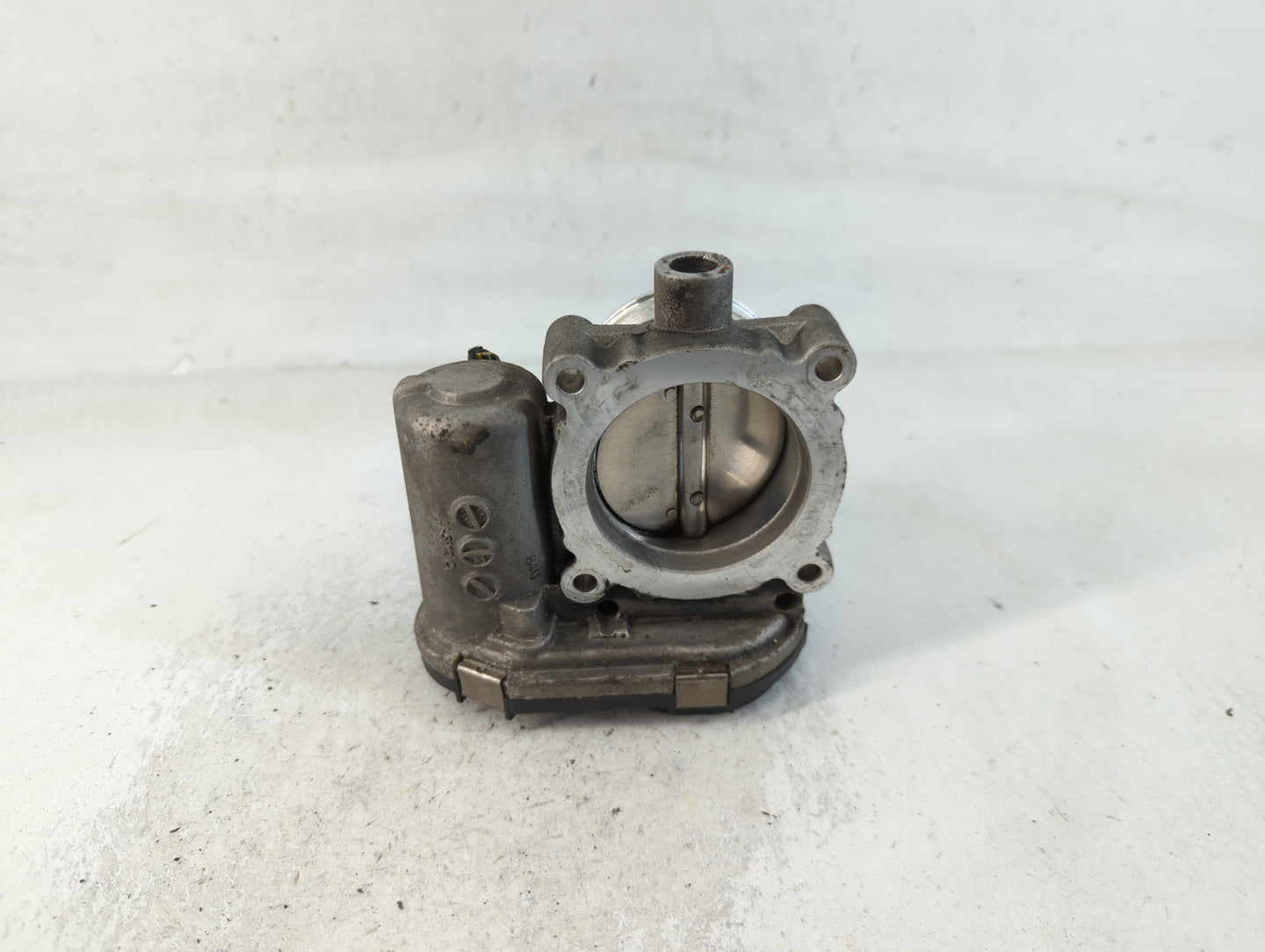 2012-2013 Ford Focus Throttle Body P/N:CM5E 9F991 AD Fits Fits 2012 2013 2014 2015 2016 2017 OEM Used Auto Parts - Oemusedau