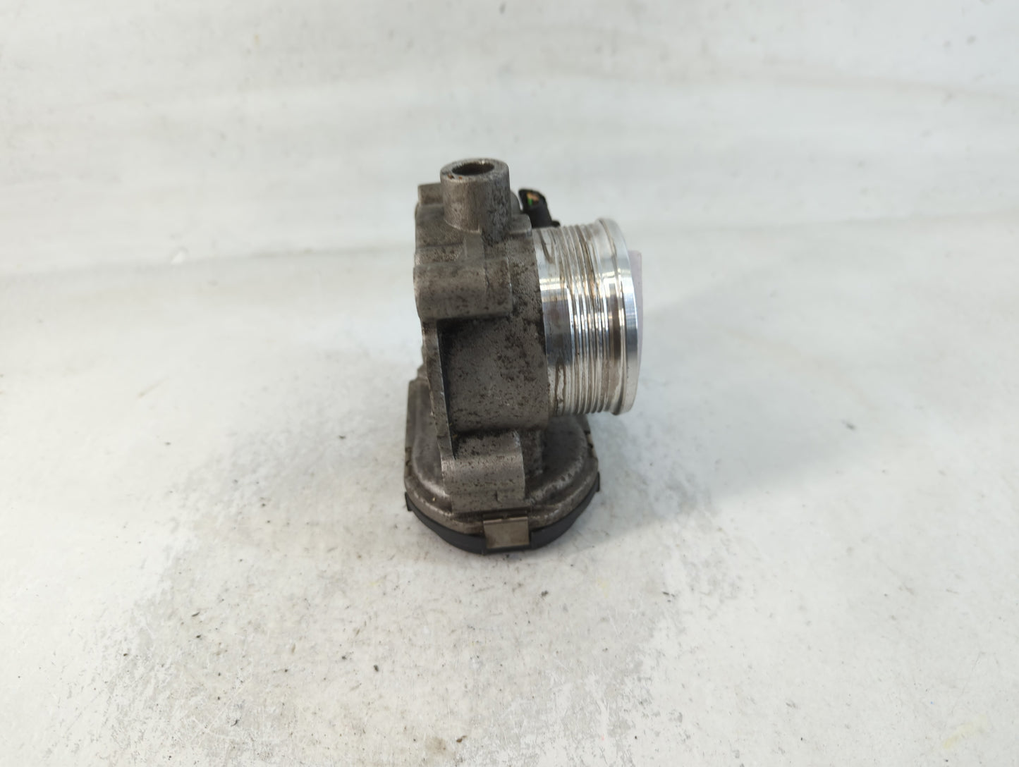 2012-2013 Ford Focus Throttle Body P/N:CM5E 9F991 AD Fits Fits 2012 2013 2014 2015 2016 2017 OEM Used Auto Parts - Oemusedau