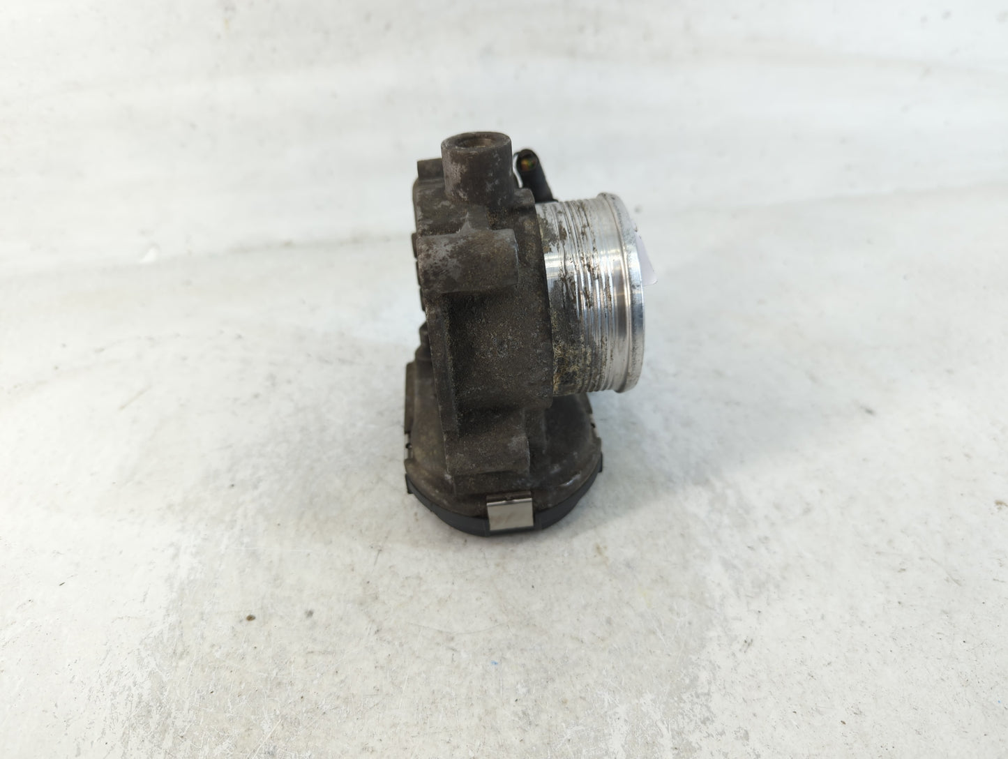 2012-2013 Ford Focus Throttle Body P/N:CM5E 9F991 AD Fits Fits 2012 2013 2014 2015 2016 2017 OEM Used Auto Parts - Oemusedau