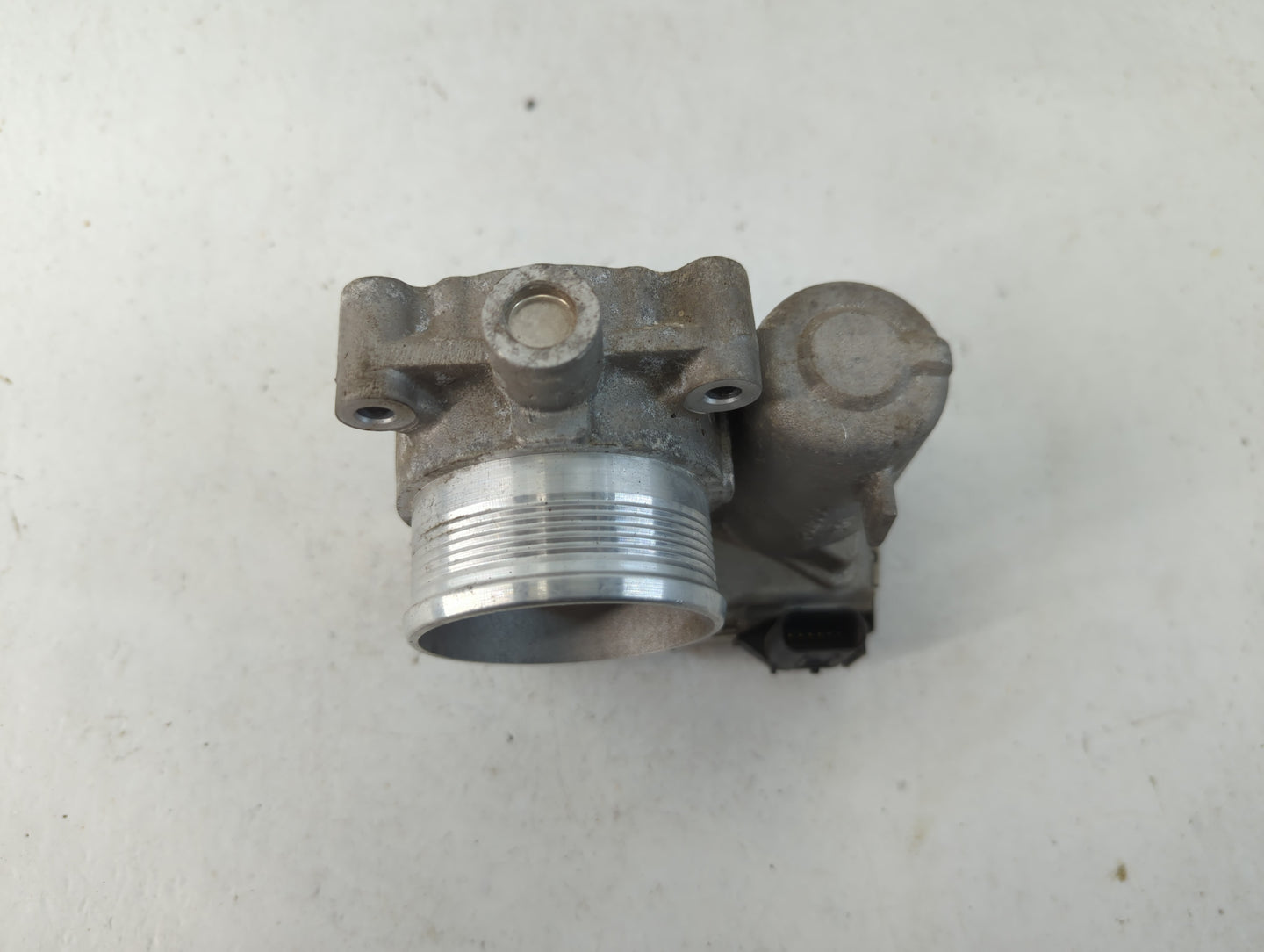 2012-2013 Ford Focus Throttle Body P/N:CM5E 9F991 AD Fits Fits 2012 2013 2014 2015 2016 2017 OEM Used Auto Parts - Oemusedau