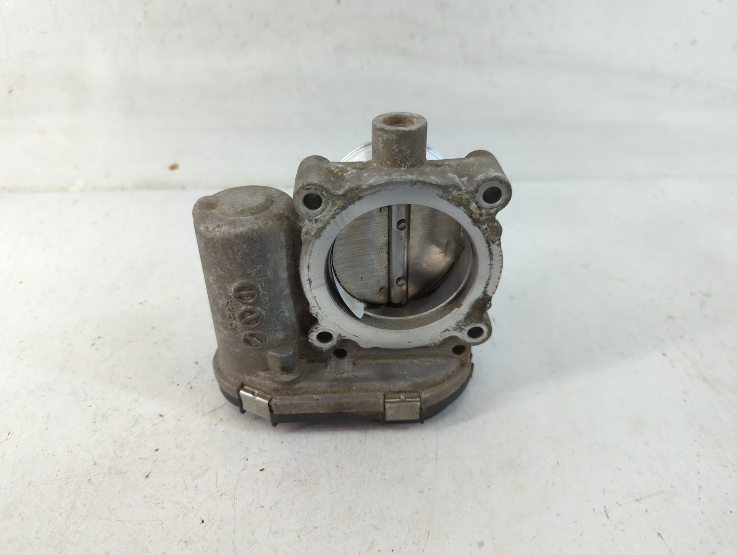2012-2013 Ford Focus Throttle Body P/N:CM5E 9F991 AD Fits Fits 2012 2013 2014 2015 2016 2017 OEM Used Auto Parts - Oemusedau