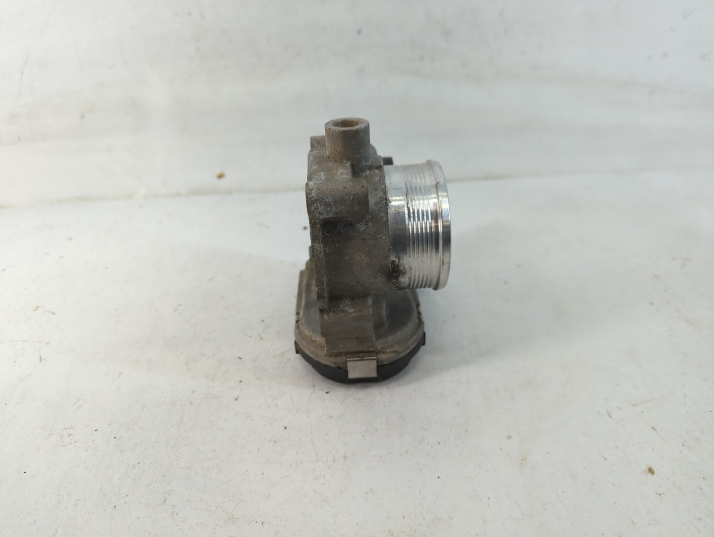 2012-2013 Ford Focus Throttle Body P/N:CM5E 9F991 AD Fits Fits 2012 2013 2014 2015 2016 2017 OEM Used Auto Parts - Oemusedau