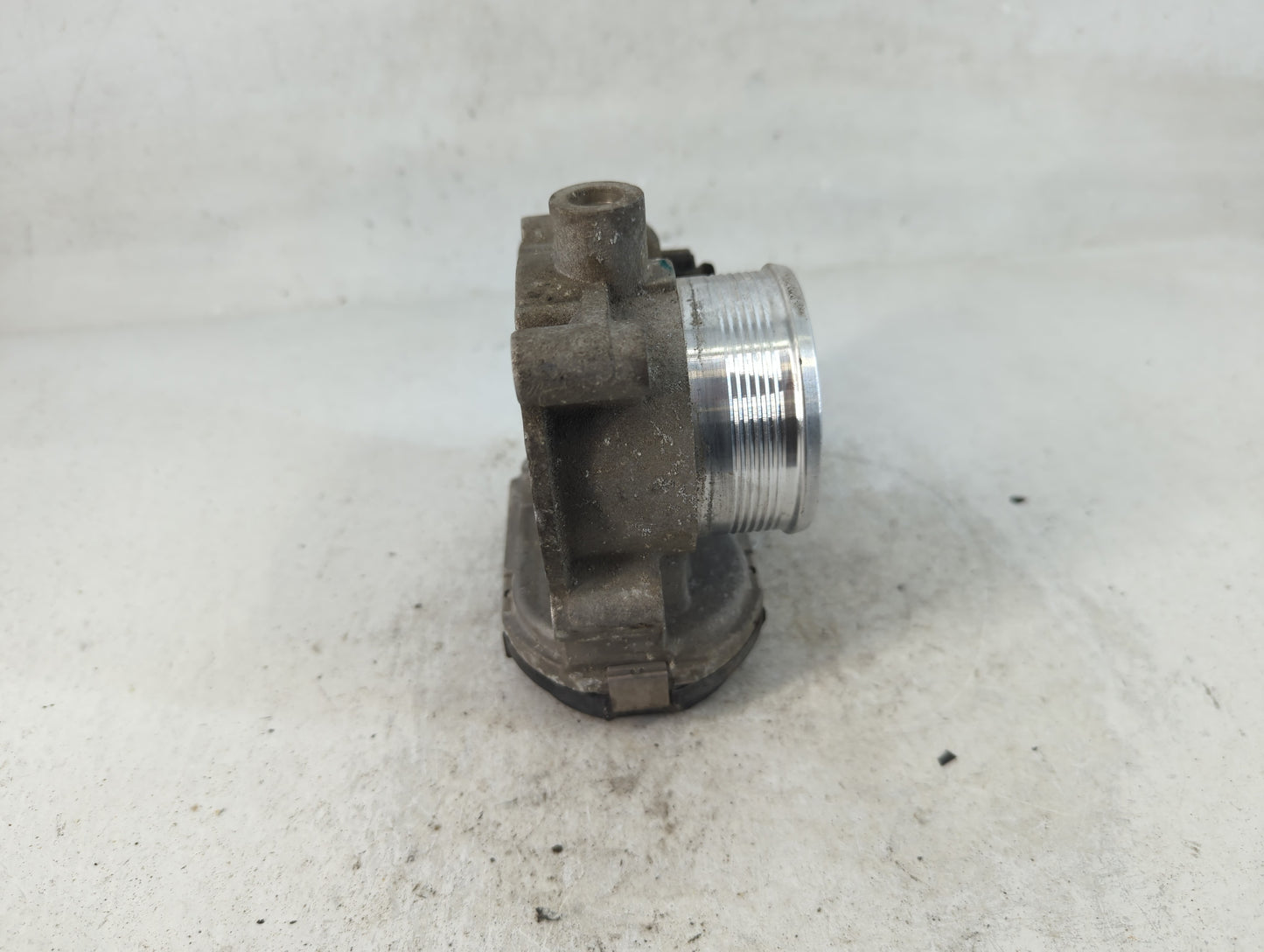2012-2013 Ford Focus Throttle Body P/N:CM5E 9F991 AC Fits Fits 2012 2013 2014 2015 2016 2017 OEM Used Auto Parts - Oemusedau