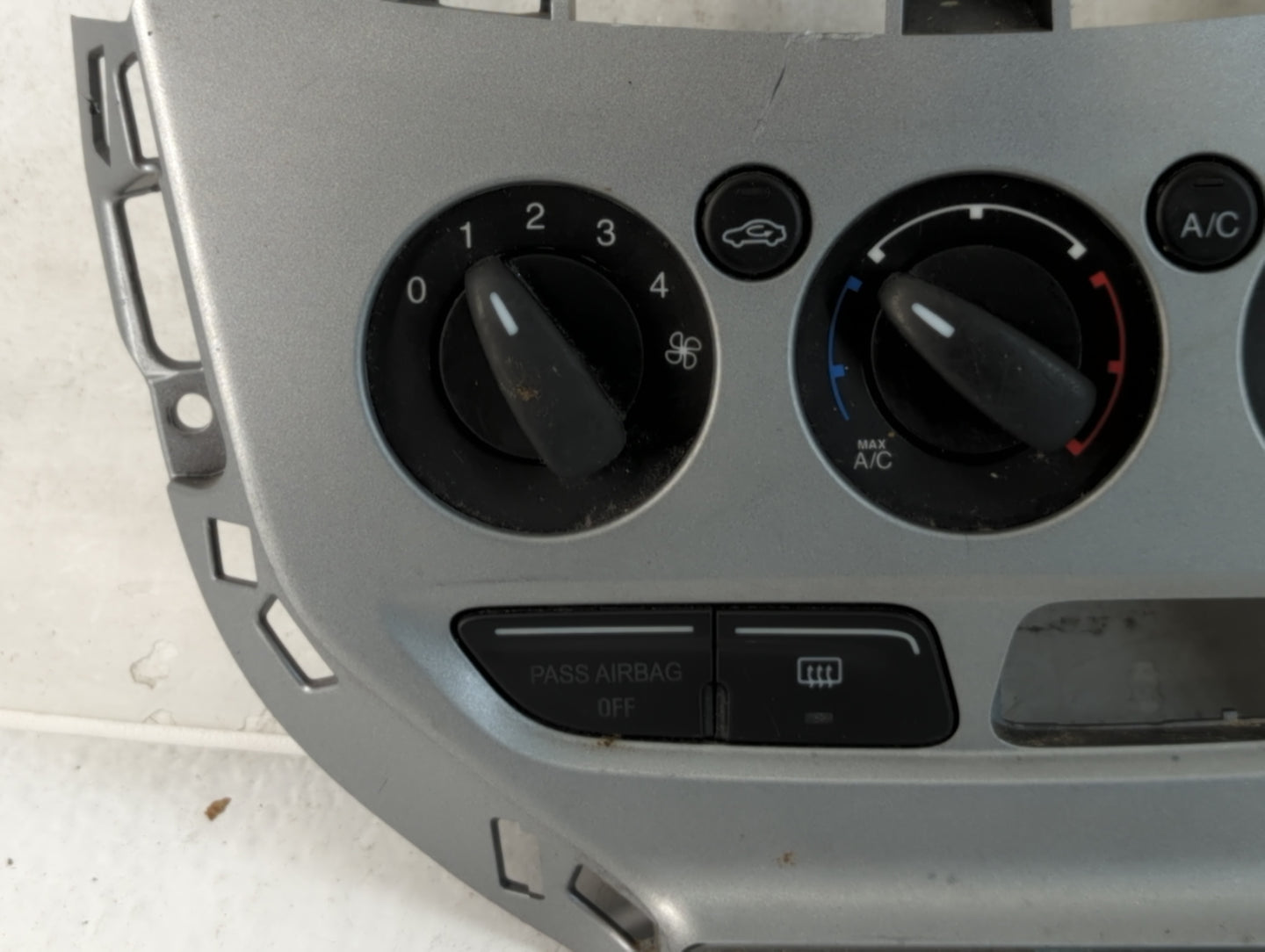 2012 Ford Focus Climate Control Module Temperature AC/Heater Replacement P/N:CM5T-11071131-0697 Fits OEM Used Auto Parts - O