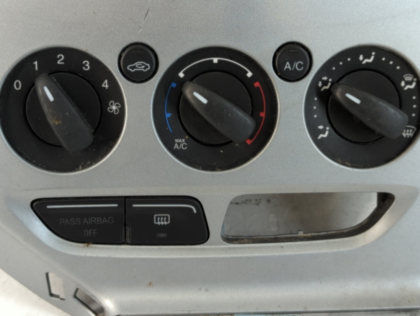 2012 Ford Focus Climate Control Module Temperature AC/Heater Replacement P/N:CM5T-11071131-0697 Fits OEM Used Auto Parts - O
