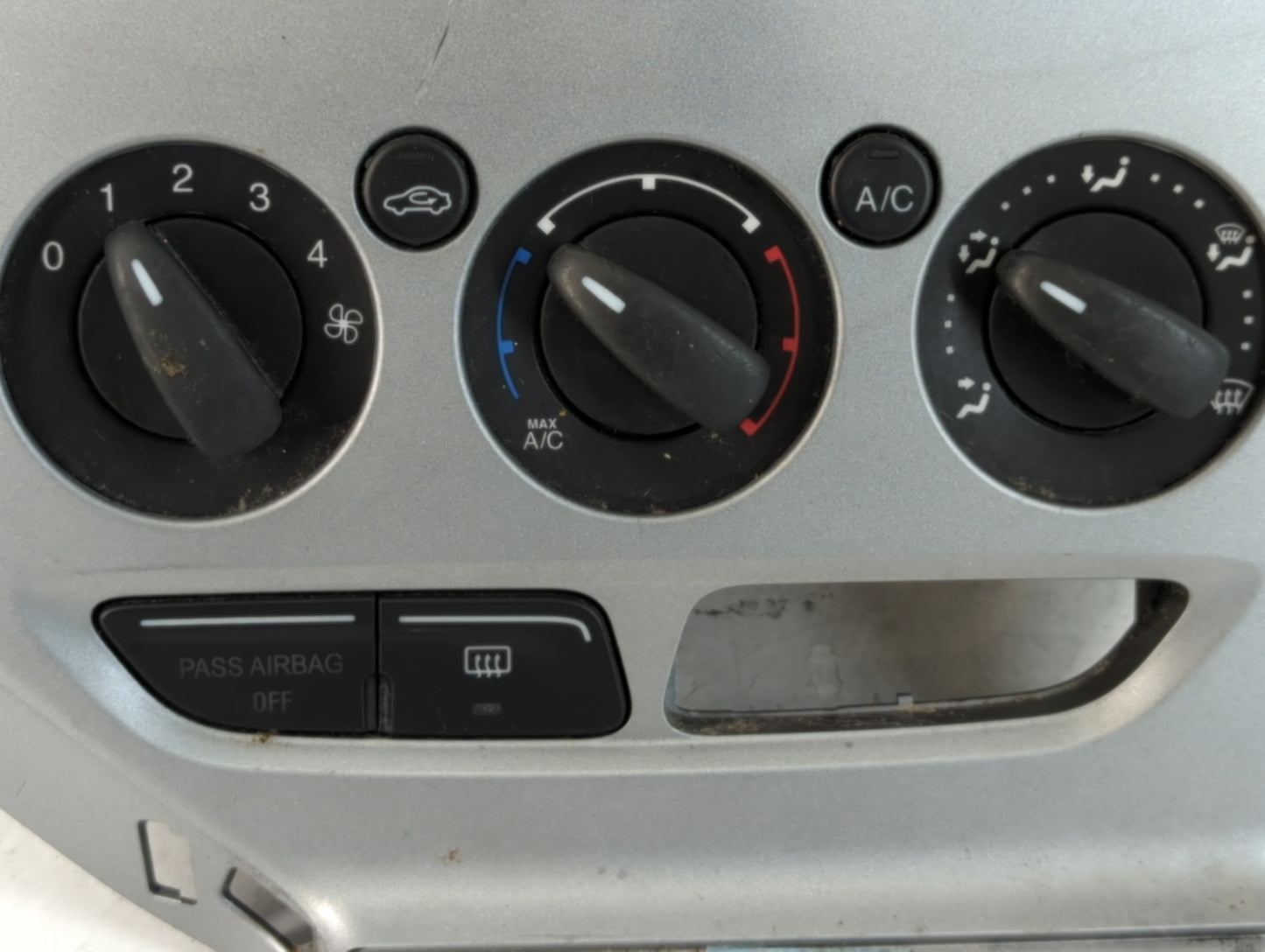 2012 Ford Focus Climate Control Module Temperature AC/Heater Replacement P/N:CM5T-11071131-0697 Fits OEM Used Auto Parts - O