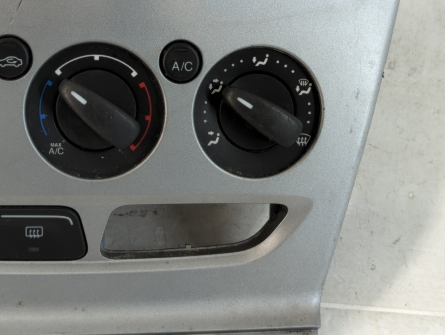 2012 Ford Focus Climate Control Module Temperature AC/Heater Replacement P/N:CM5T-11071131-0697 Fits OEM Used Auto Parts - O