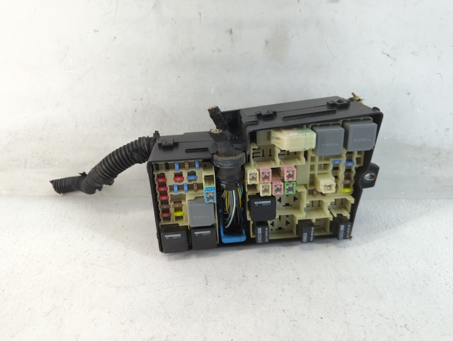 2012-2014 Ford Focus Fusebox Fuse Box Panel Relay Module P/N:AV6T-14A067-AB 5B0Q10107 Fits Fits 2012 2013 2014 OEM Used Auto