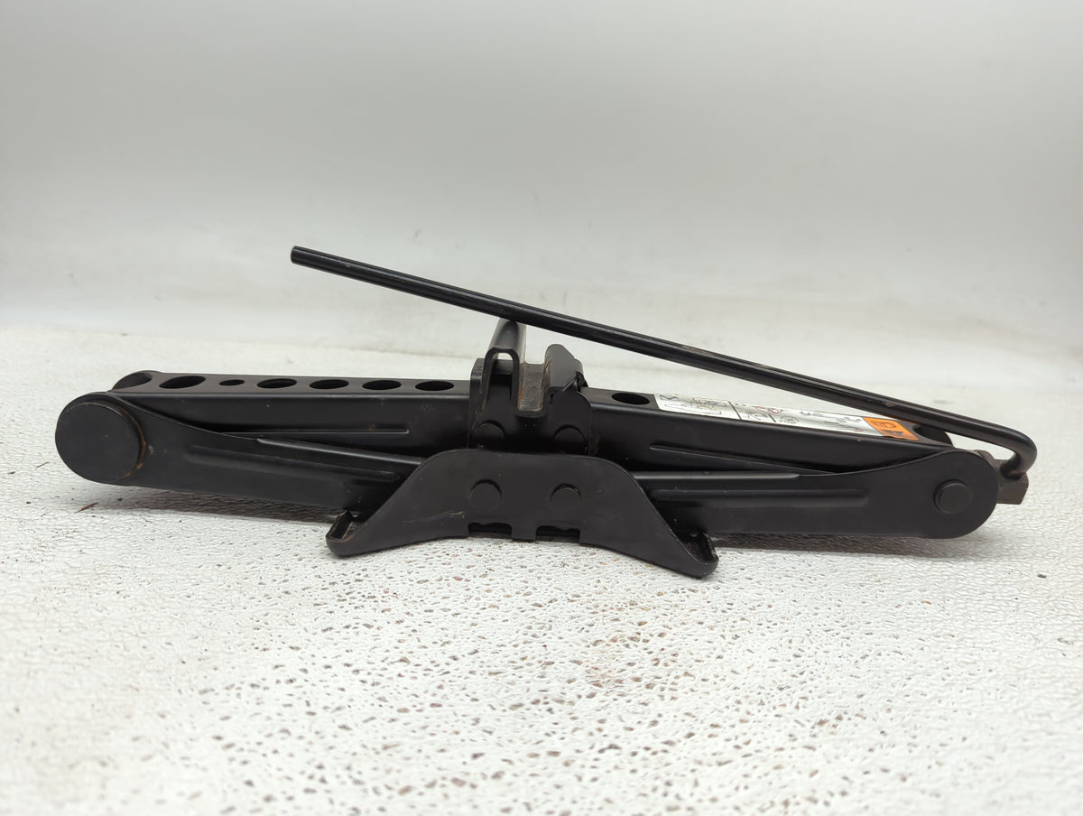 2012 Ford Focus Spare Scissor Car Jack 842232 - Oemusedautoparts1.com