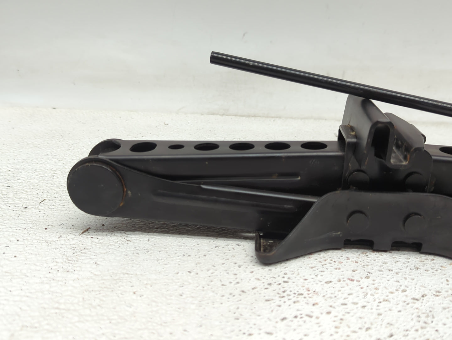 2012 Ford Focus Spare Scissor Car Jack 842232 - Oemusedautoparts1.com