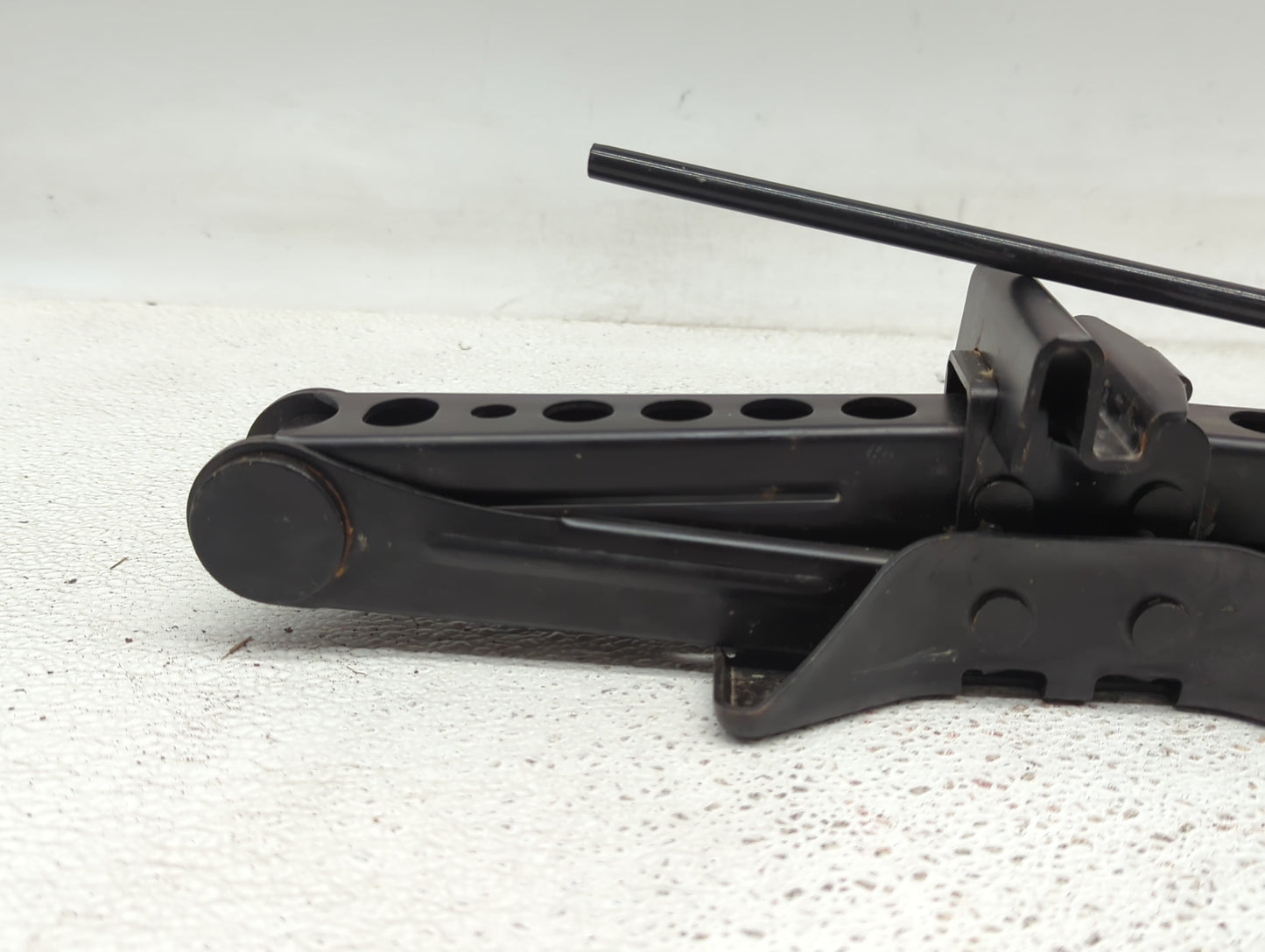 2012 Ford Focus Spare Scissor Car Jack 842232 - Oemusedautoparts1.com