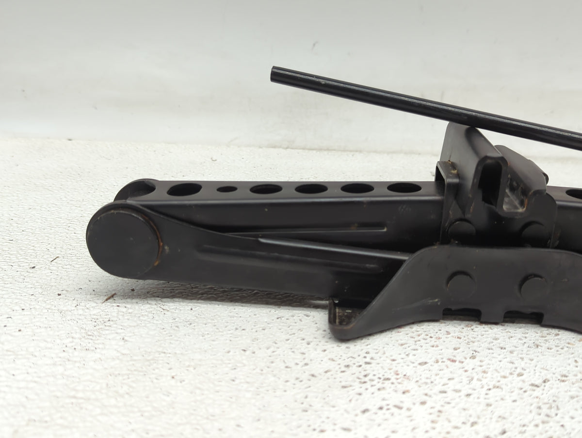2012 Ford Focus Spare Scissor Car Jack 842232 - Oemusedautoparts1.com
