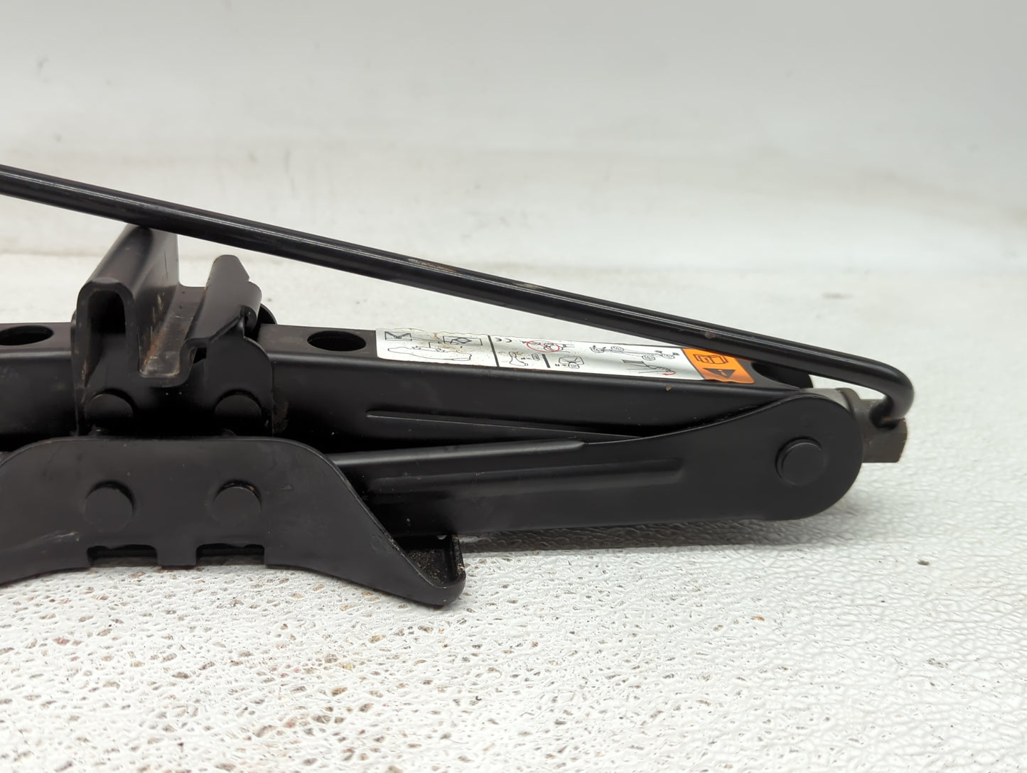 2012 Ford Focus Spare Scissor Car Jack 842232 - Oemusedautoparts1.com