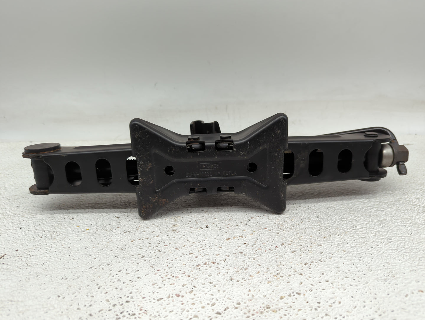 2012 Ford Focus Spare Scissor Car Jack 842232 - Oemusedautoparts1.com