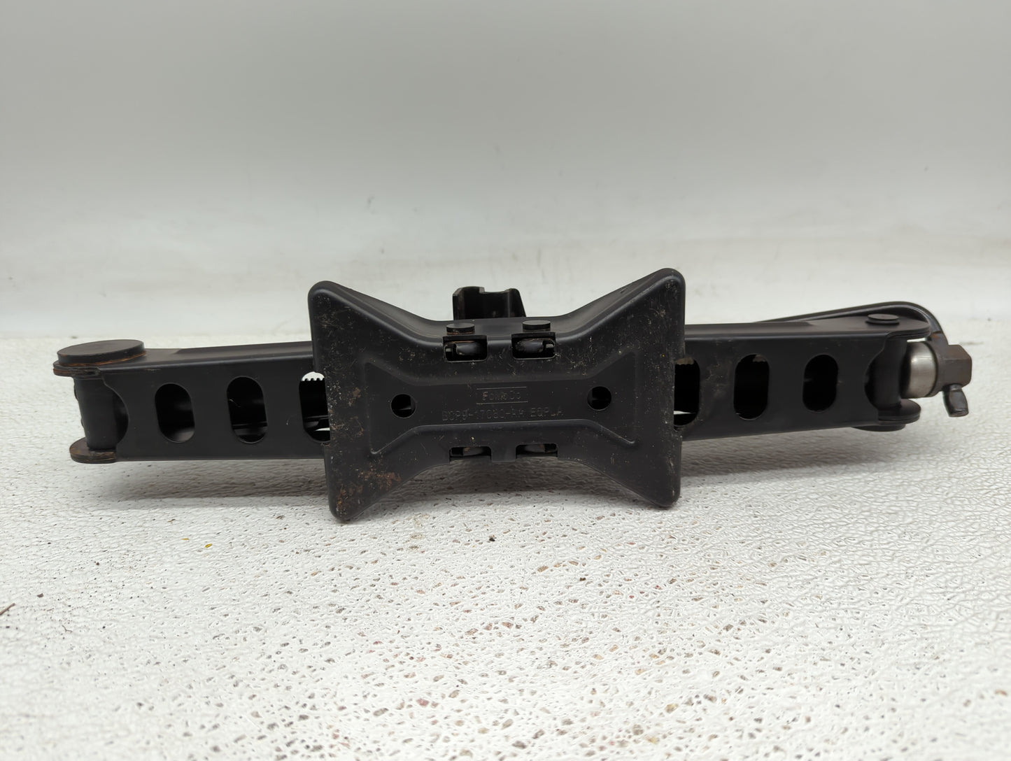 2012 Ford Focus Spare Scissor Car Jack 842232 - Oemusedautoparts1.com