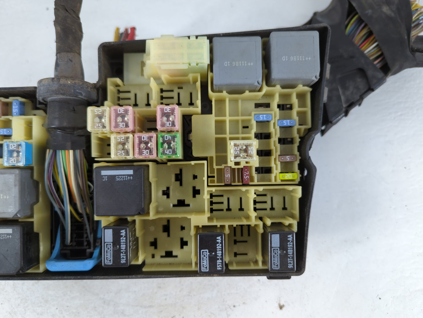 2012-2014 Ford Focus Fusebox Fuse Box Panel Relay Module P/N:AV6T-14A067-AB 5B0Q10107 Fits Fits 2012 2013 2014 OEM Used Auto