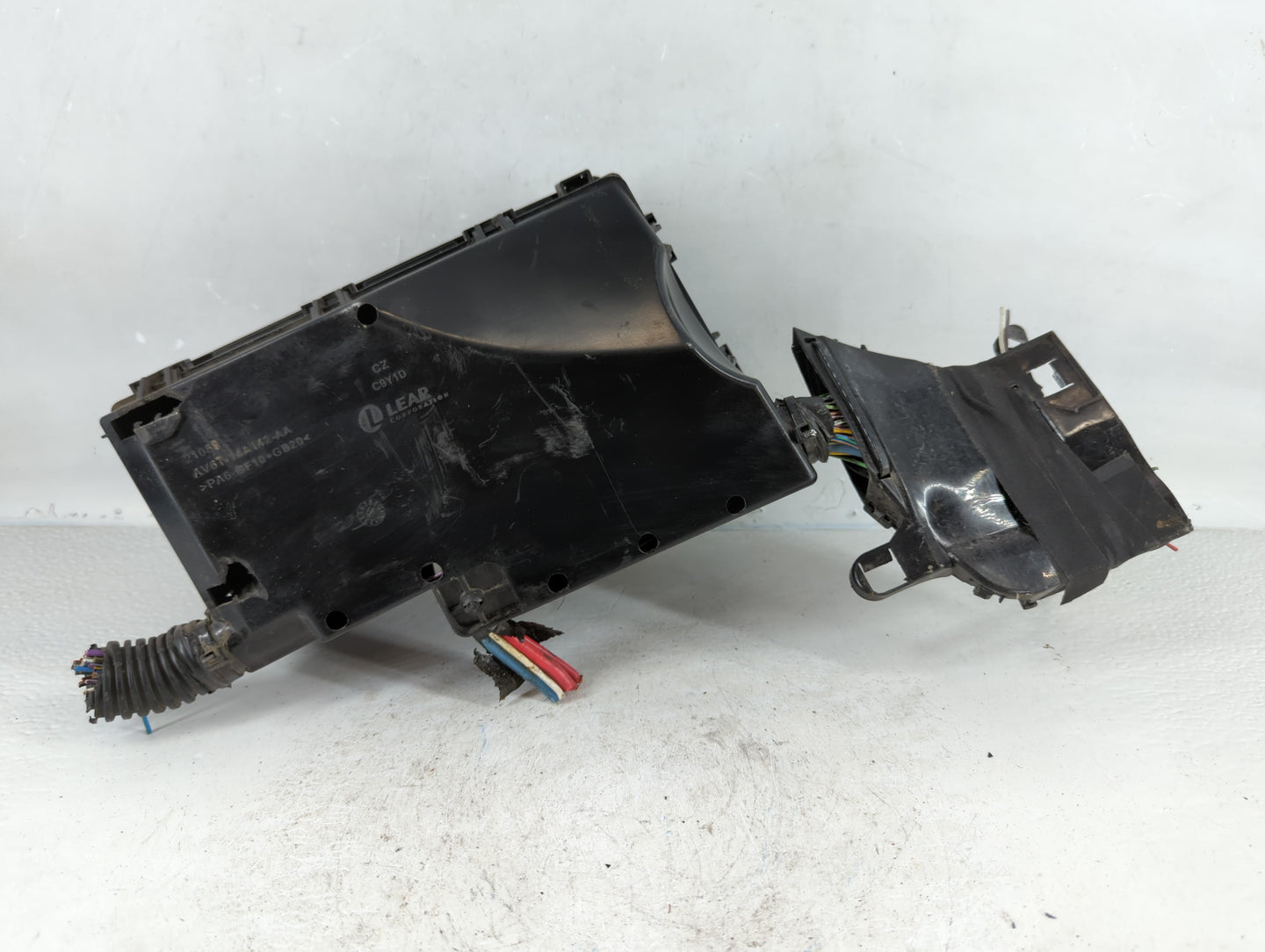2012-2014 Ford Focus Fusebox Fuse Box Panel Relay Module P/N:AV6T-14A067-AB 5B0Q10107 Fits Fits 2012 2013 2014 OEM Used Auto
