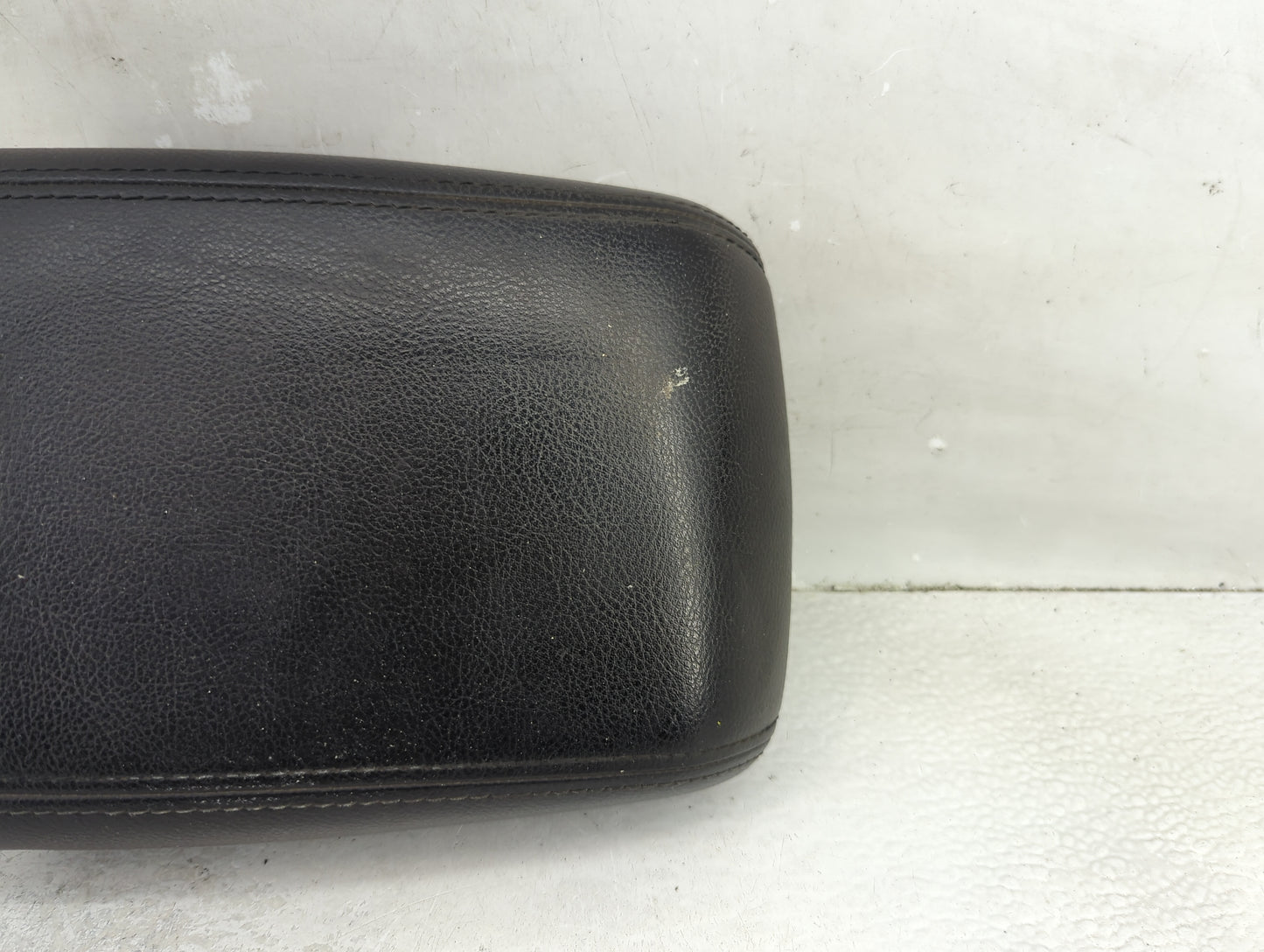 2012-2014 Ford Focus Center Console Armrest Cover Lid Fits Fits 2012 2013 2014 OEM Used Auto Parts - Oemusedautoparts1.com