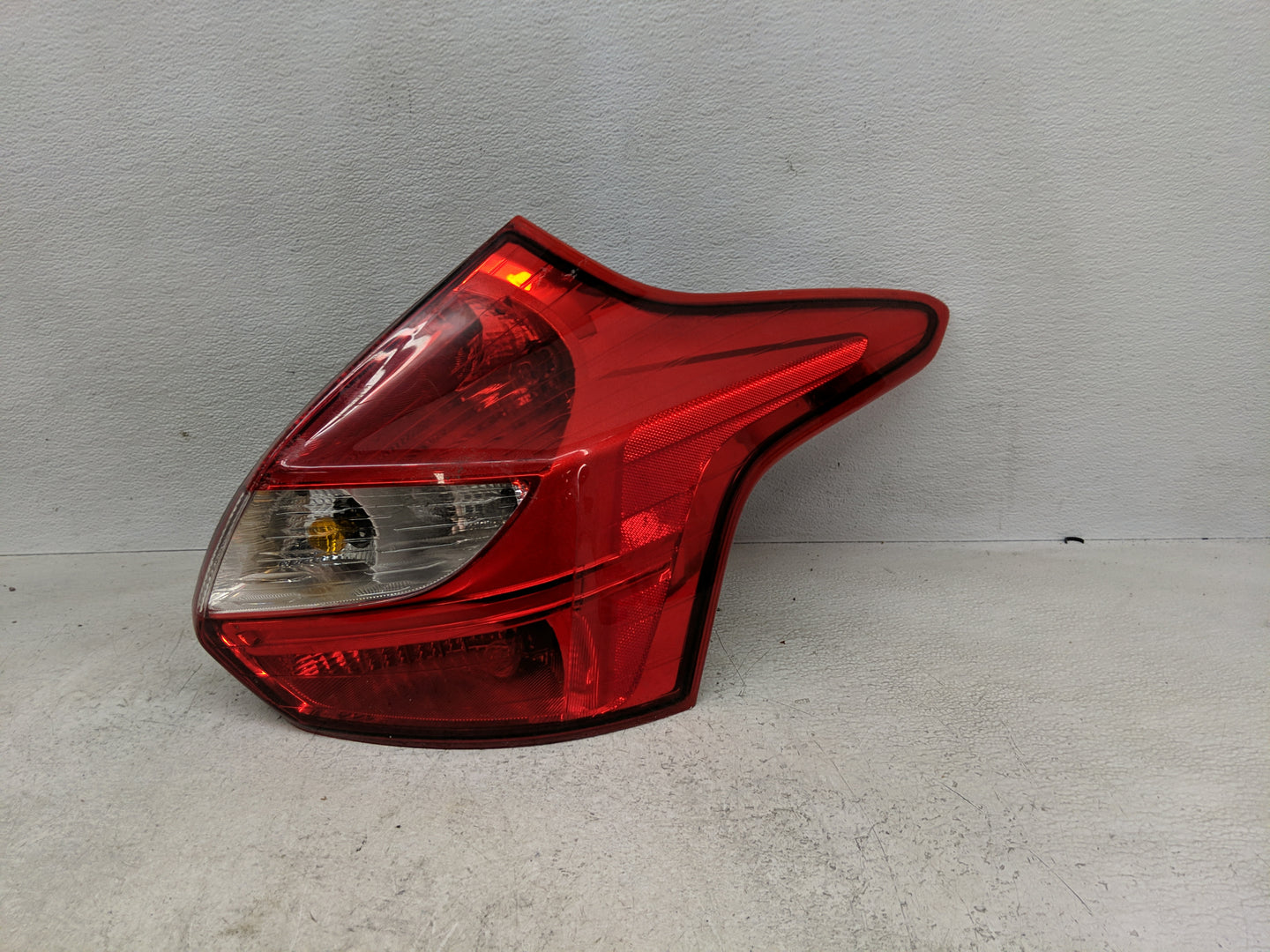 2012-2014 Ford Focus Passenger Right Side Deck Lid Mounted Tail Light - Oemusedautoparts1.com