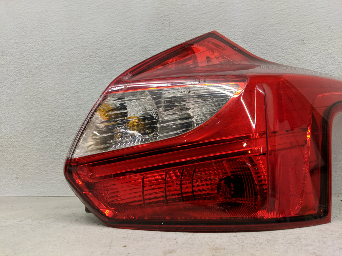 2012-2014 Ford Focus Passenger Right Side Deck Lid Mounted Tail Light - Oemusedautoparts1.com