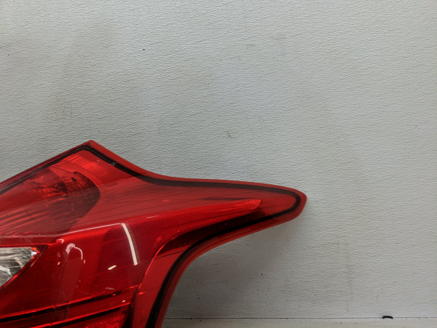 2012-2014 Ford Focus Passenger Right Side Deck Lid Mounted Tail Light - Oemusedautoparts1.com