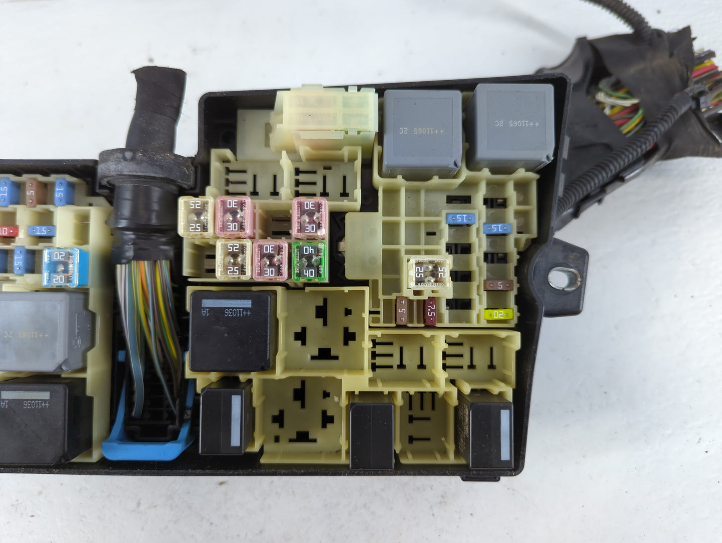 2012-2014 Ford Focus Fusebox Fuse Box Panel Relay Module P/N:AV6T-14A067-AB Fits Fits 2012 2013 2014 OEM Used Auto Parts - O