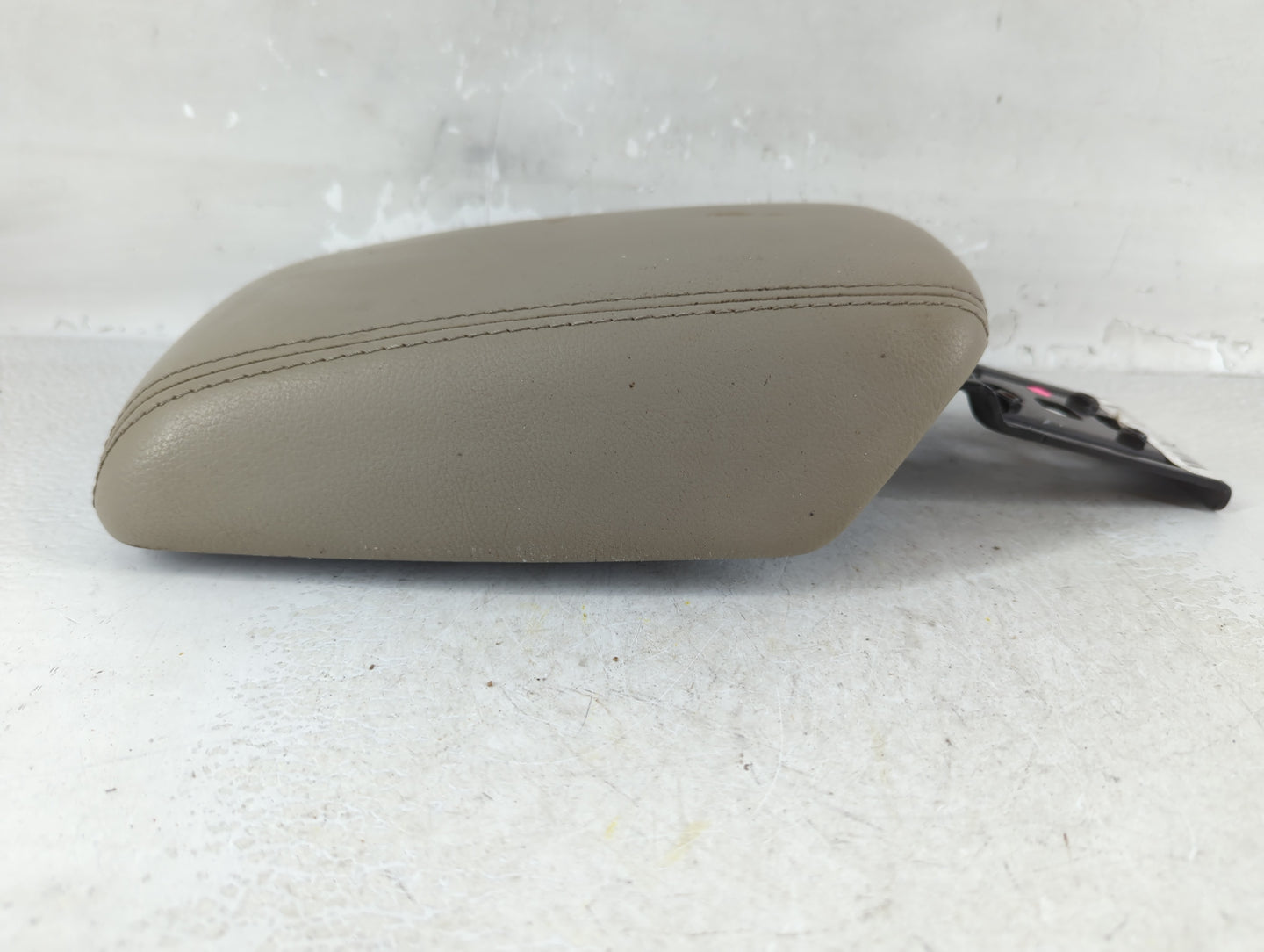 2012 Ford Focus Center Console Armrest Cover Lid P/N:1080225X-05-MS Fits OEM Used Auto Parts - Oemusedautoparts1.com