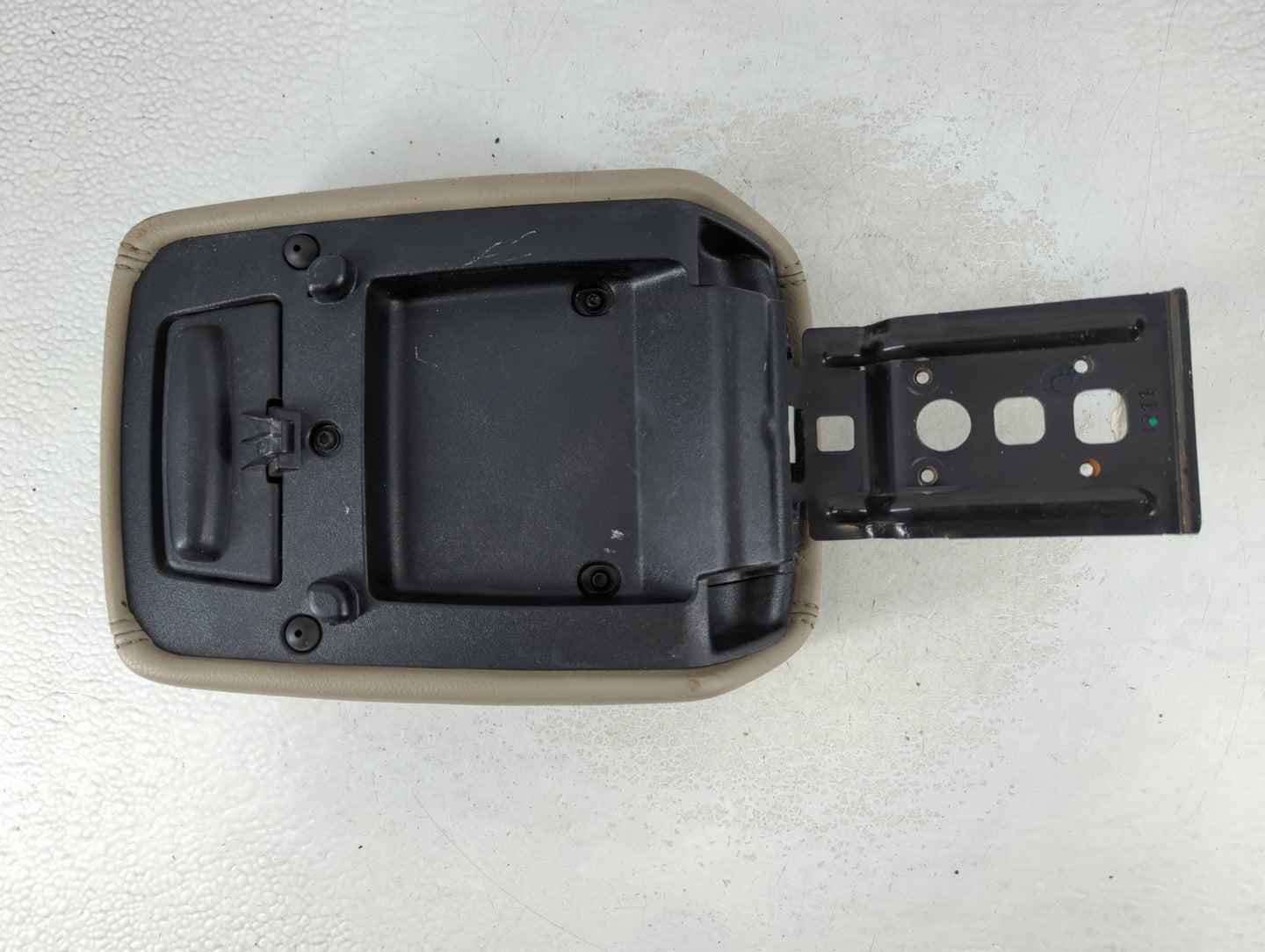 2012 Ford Focus Center Console Armrest Cover Lid P/N:1080225X-05-MS Fits OEM Used Auto Parts - Oemusedautoparts1.com