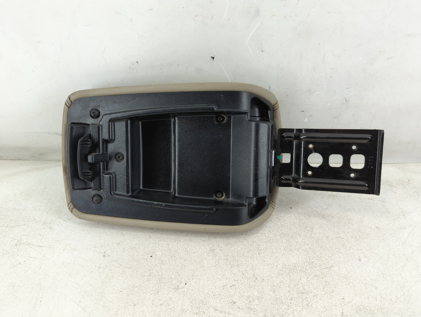 2012 Ford Focus Center Console Armrest Cover Lid P/N:1080843X-08-MS Fits OEM Used Auto Parts - Oemusedautoparts1.com